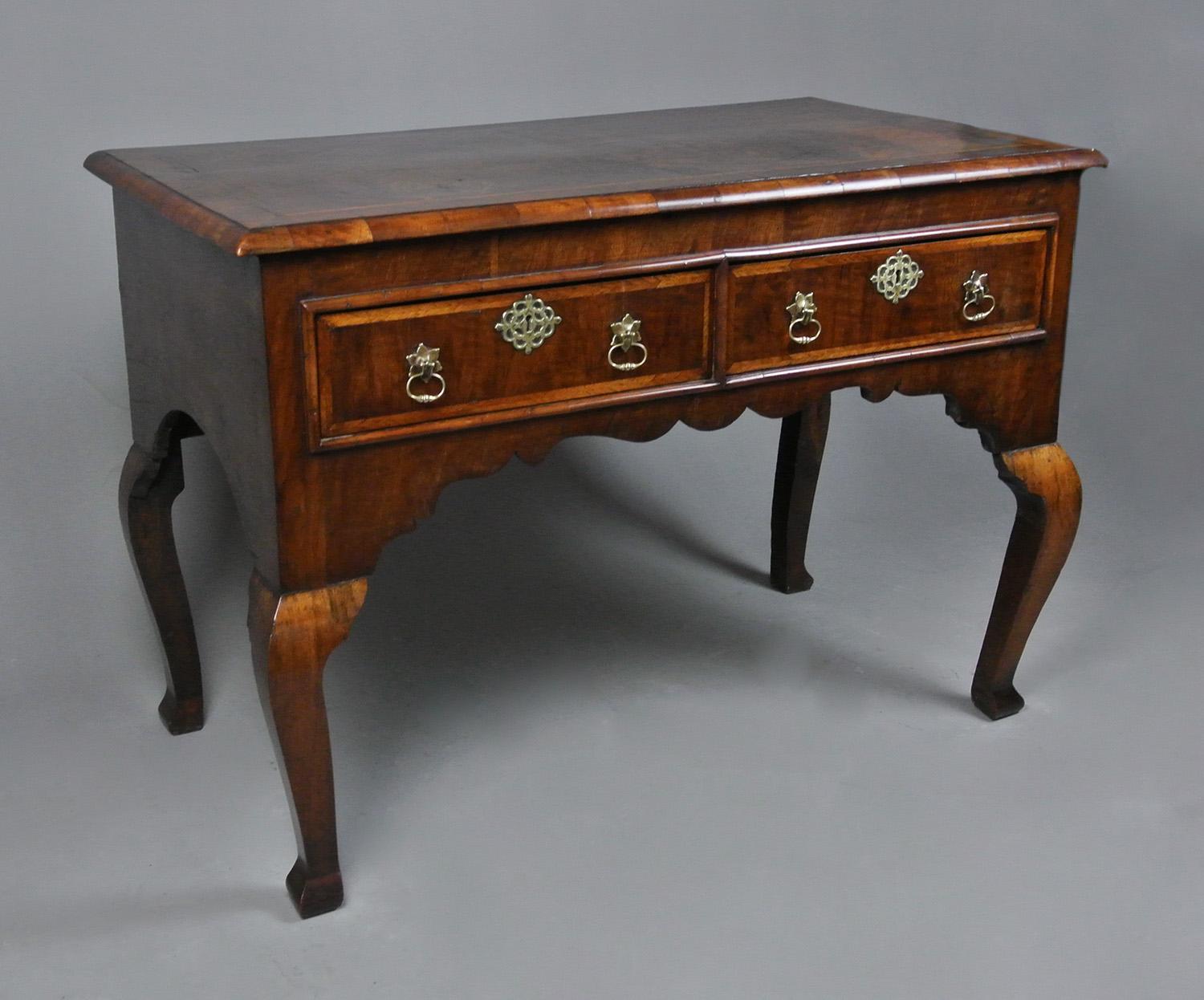 George I Walnut and Laburnum Oyster Veneer Dressing Table c. 1730 In Good Condition For Sale In Heathfield, GB