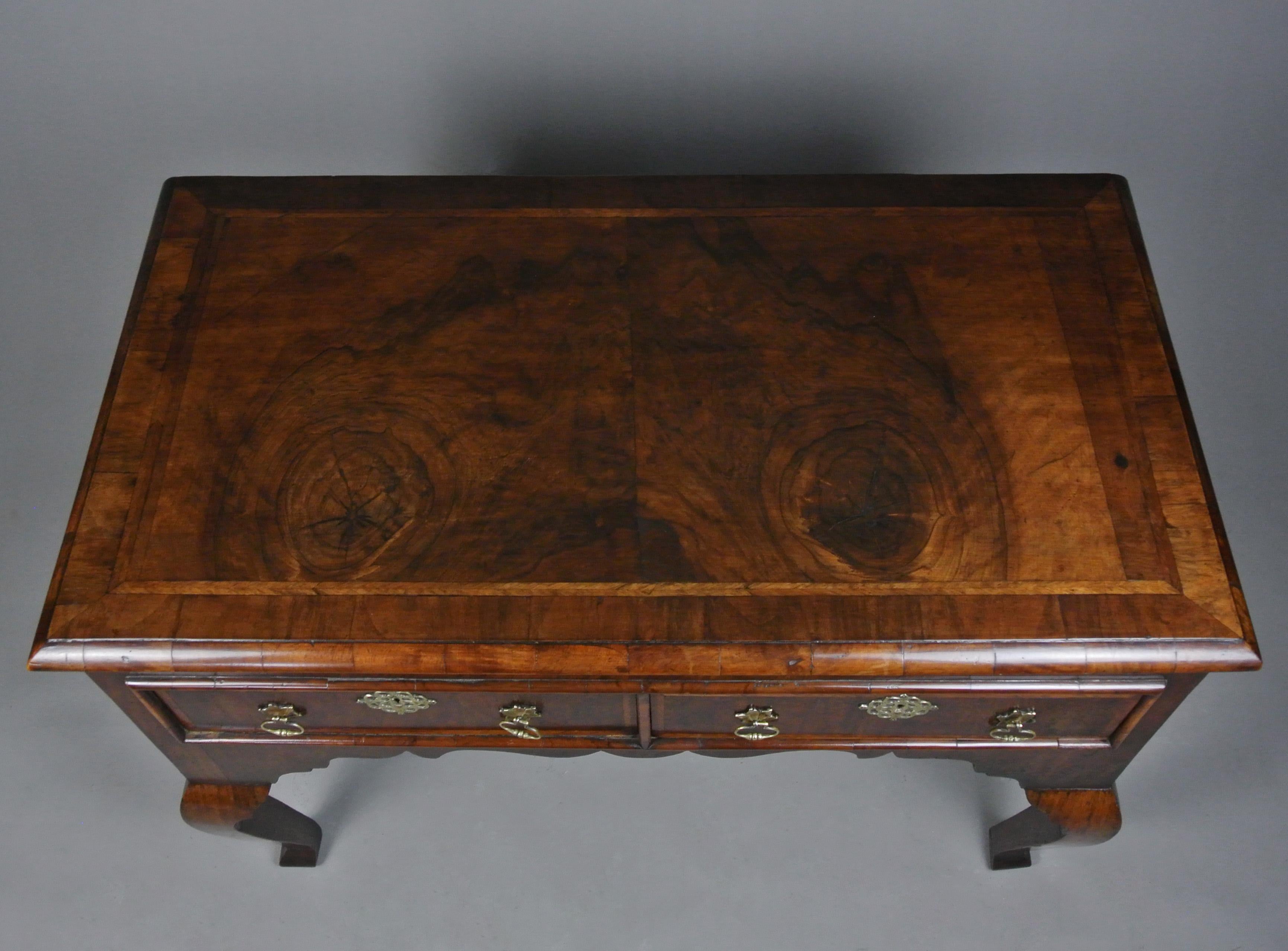 George I Walnut and Laburnum Oyster Veneer Dressing Table c. 1730 For Sale 1