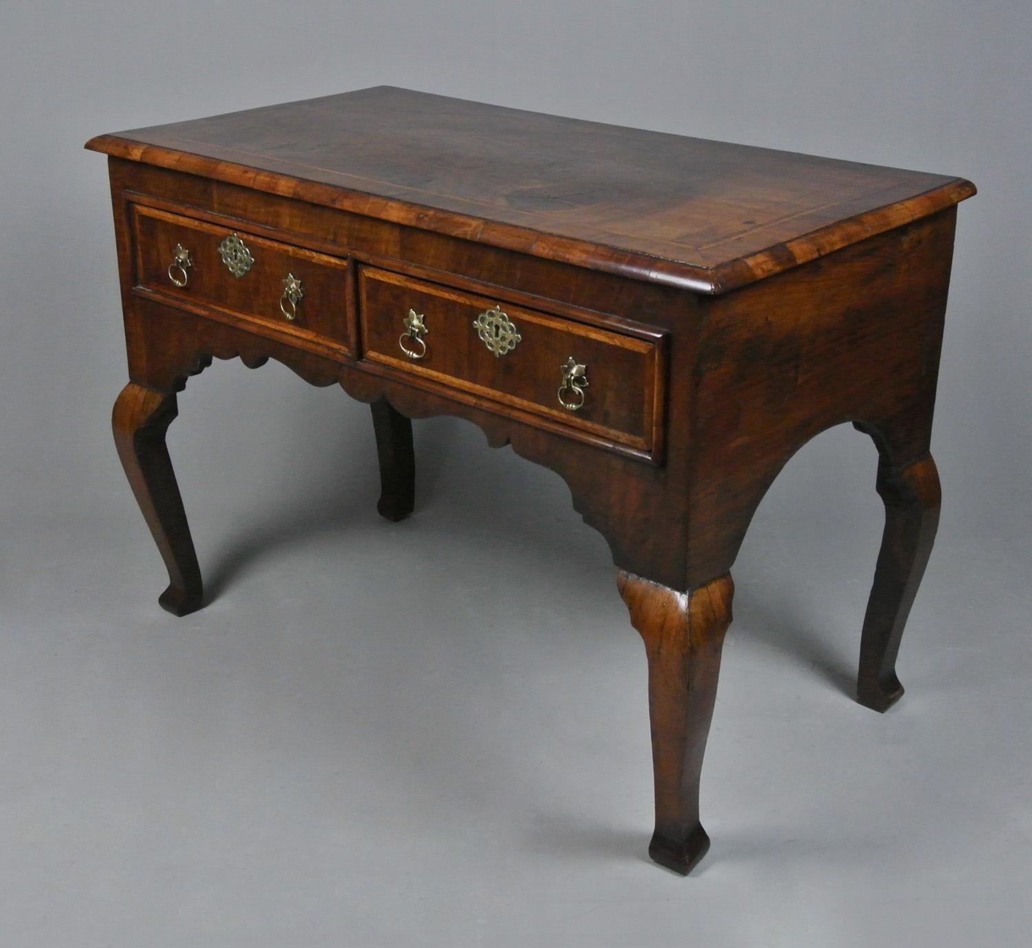 George I Walnut and Laburnum Oyster Veneer Dressing Table c. 1730 For Sale 2