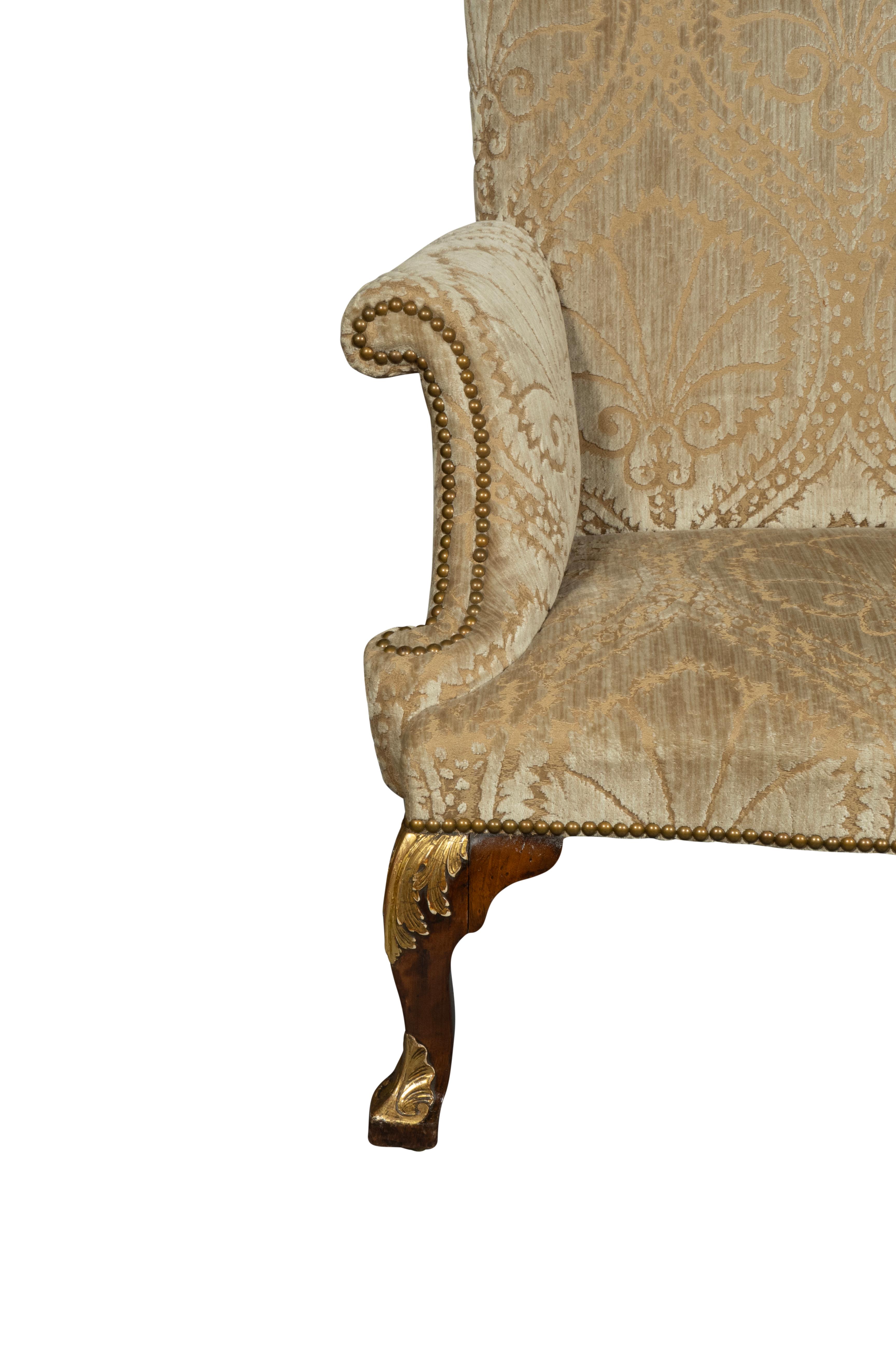 Poltrona George I in legno di noce e dorato a pacchi in vendita 4