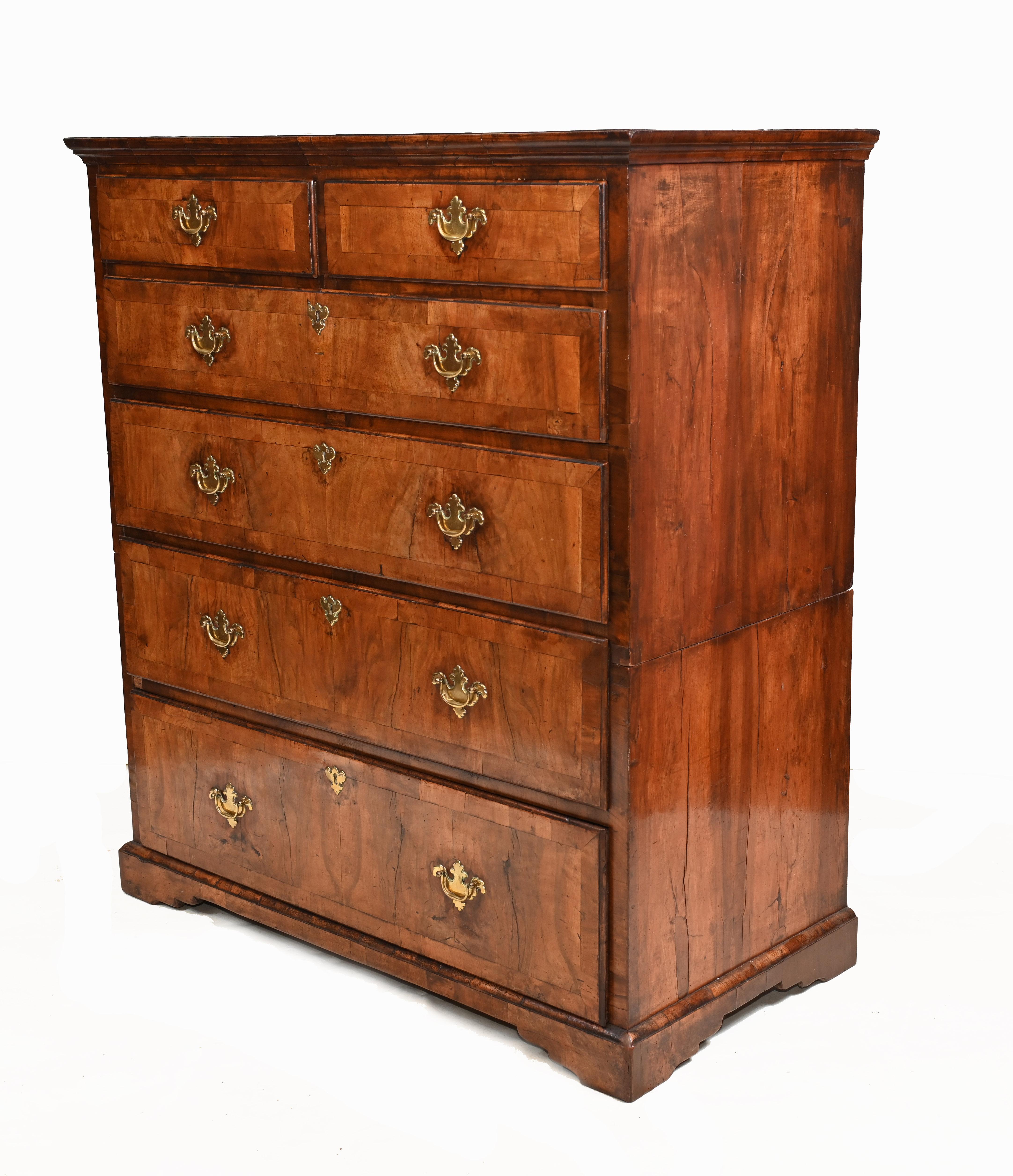George I Walnut Chest Drawers Antique 1720 In Good Condition For Sale In Potters Bar, GB