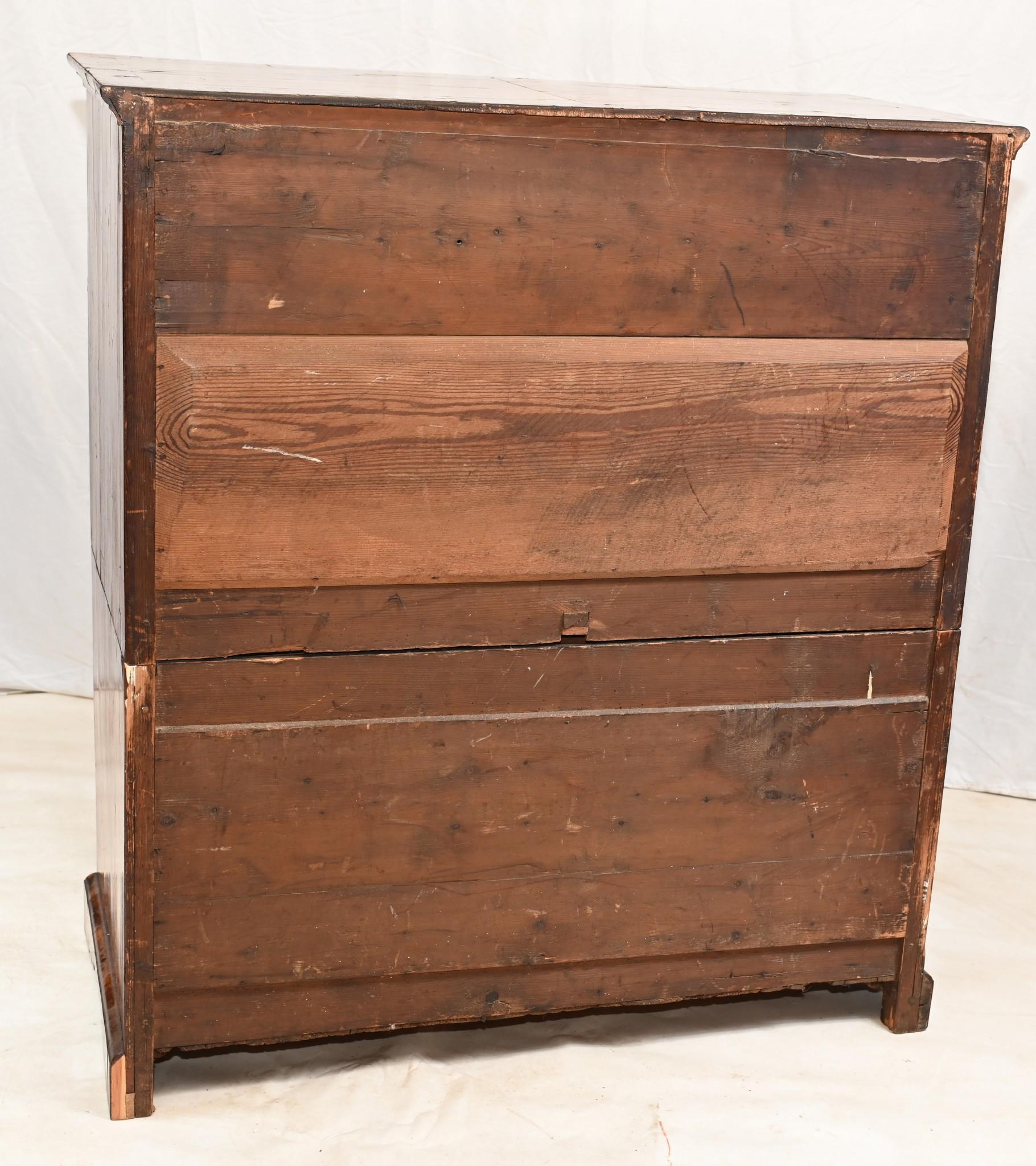 Cassettiera in noce Giorgio I Antica 1720 in vendita 3