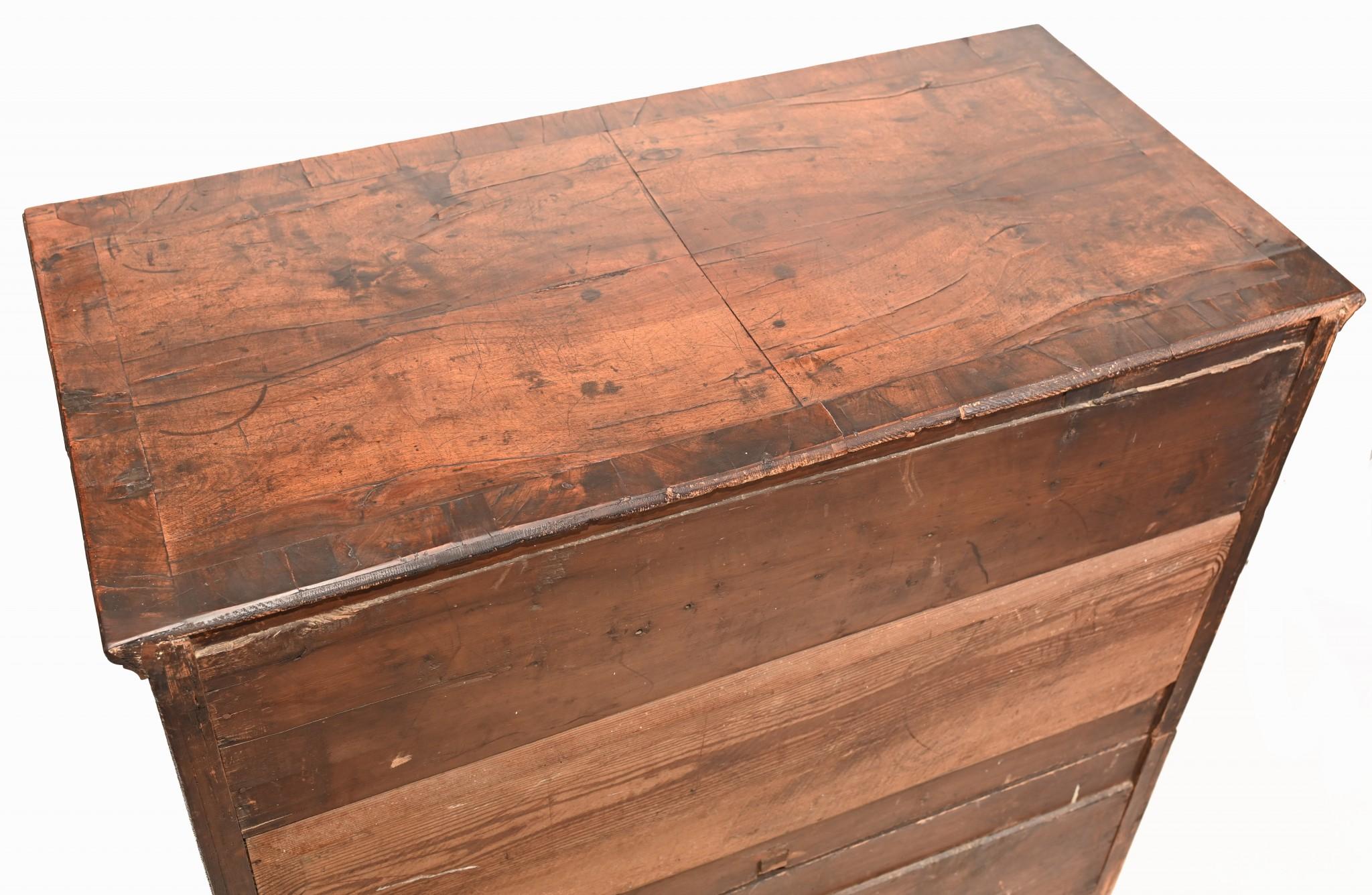 Cassettiera in noce Giorgio I Antica 1720 in vendita 4