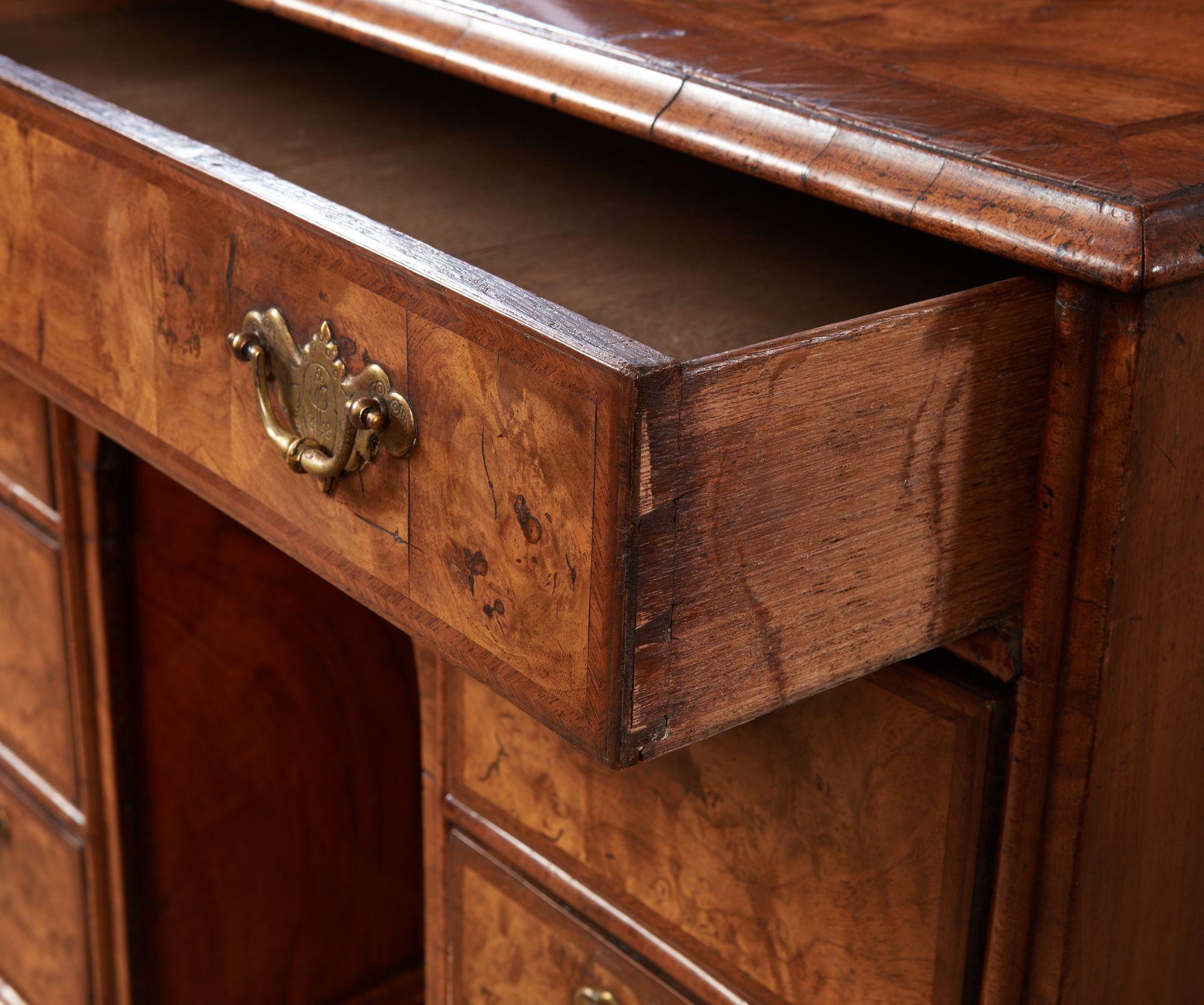 George I Walnut Desk en vente 4