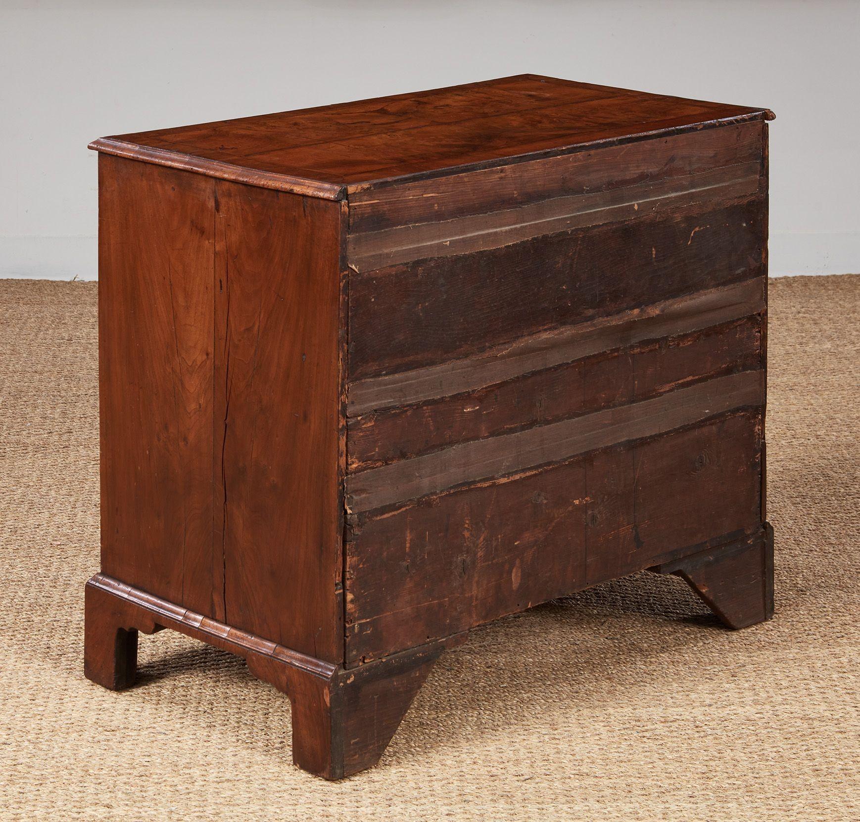 George I Walnut Desk en vente 9