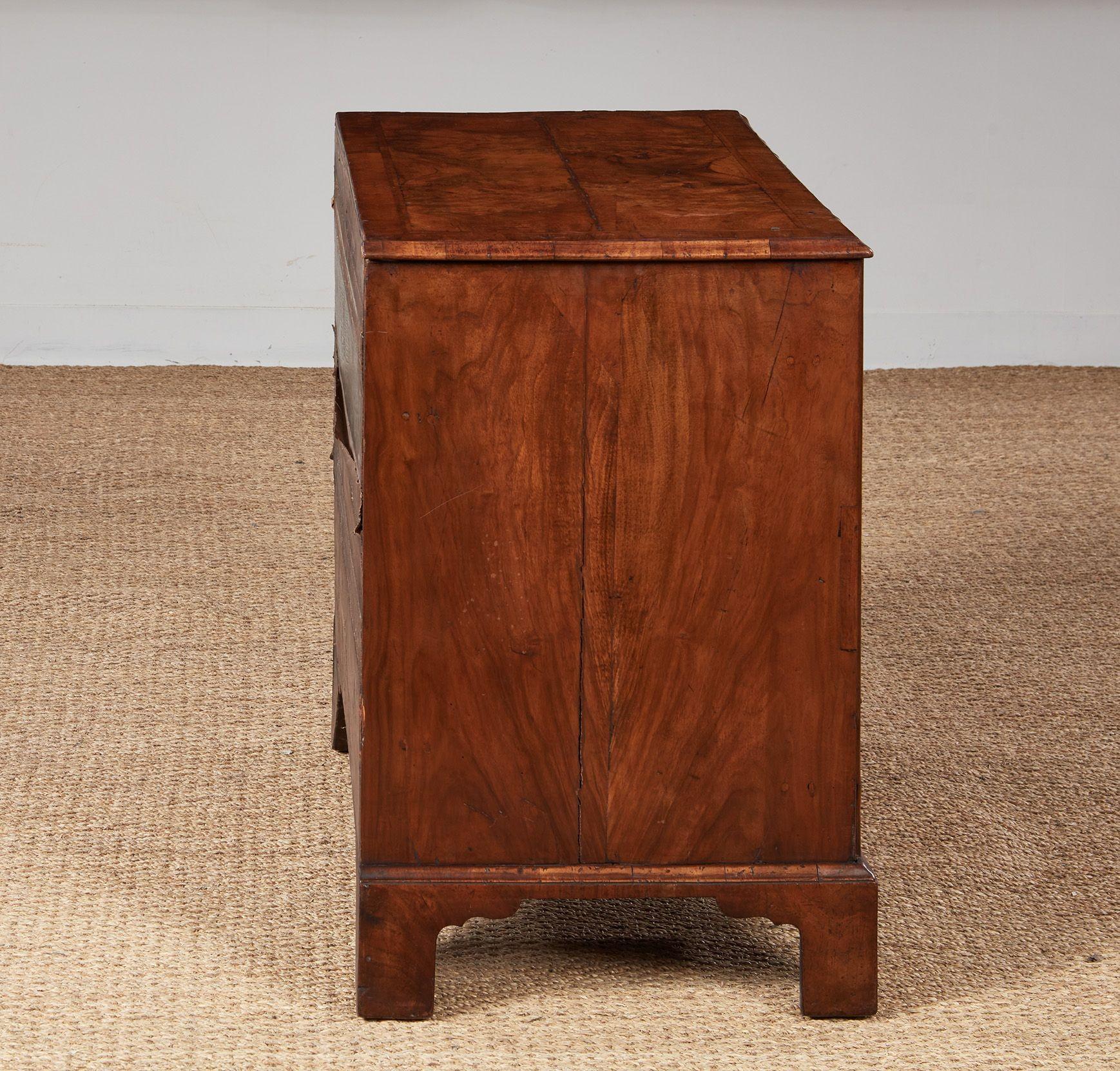XVIIIe siècle George I Walnut Desk en vente