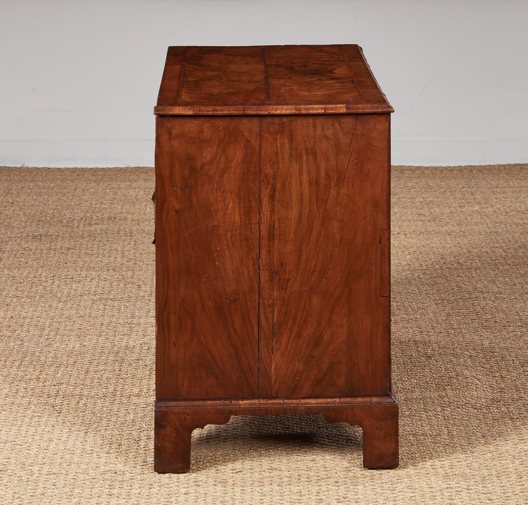 Noyer George I Walnut Desk en vente