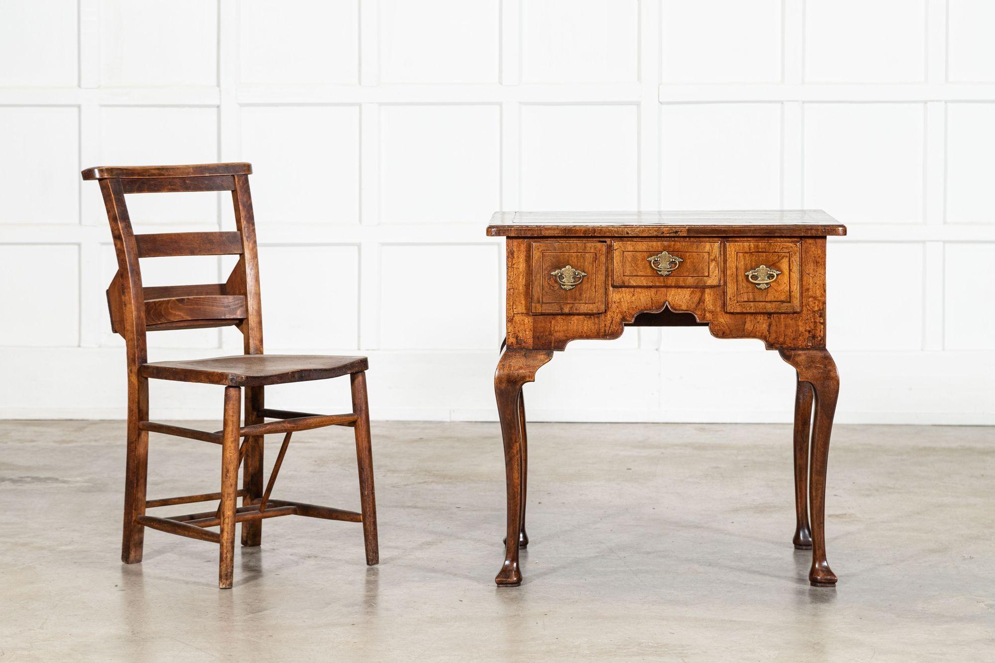 Table d'appoint George I en noyer à genouillère Bon état - En vente à Staffordshire, GB