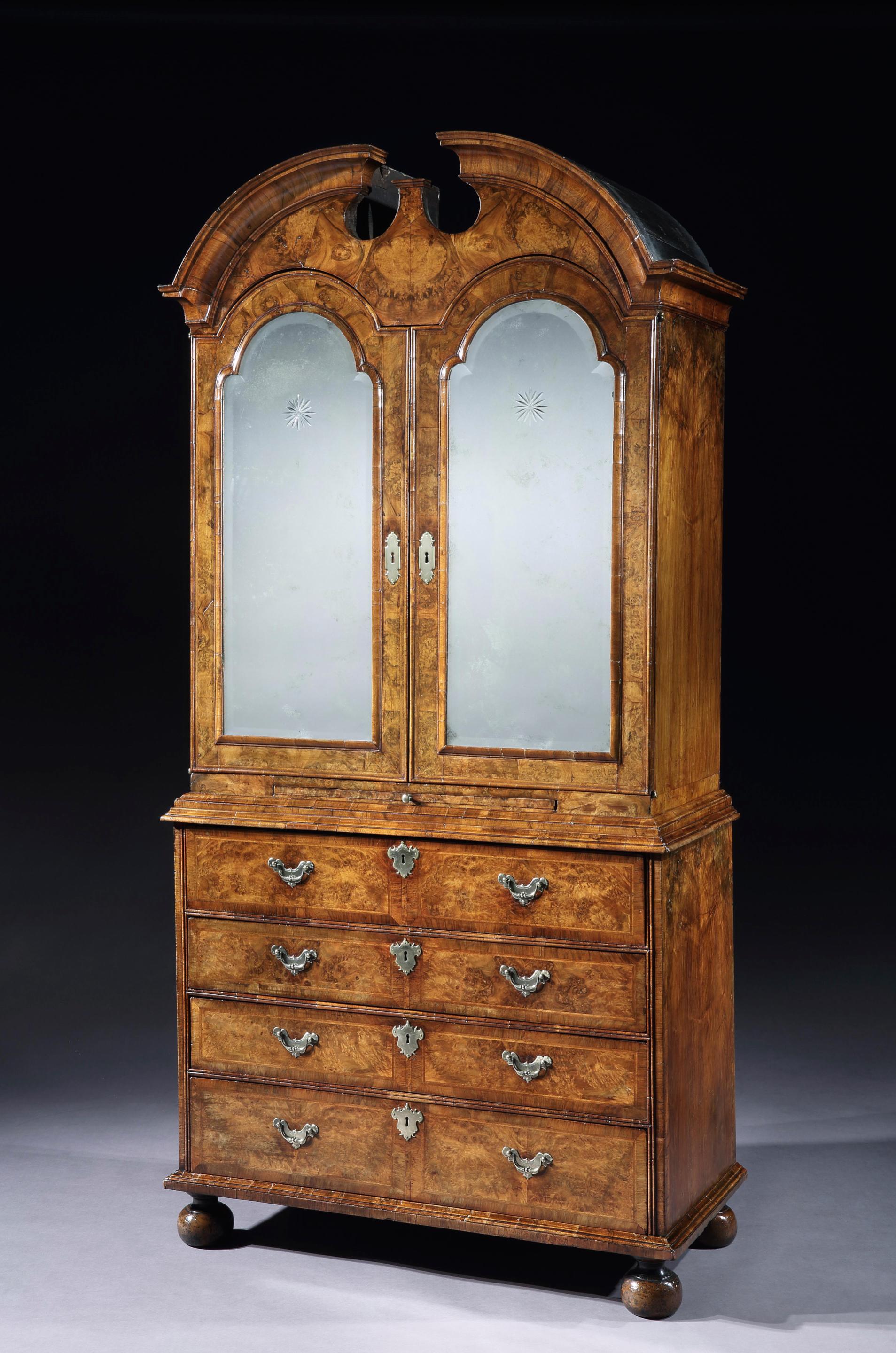 George I Walnut Secretaire Cabinet by William Old & John Ody In Excellent Condition For Sale In London, GB