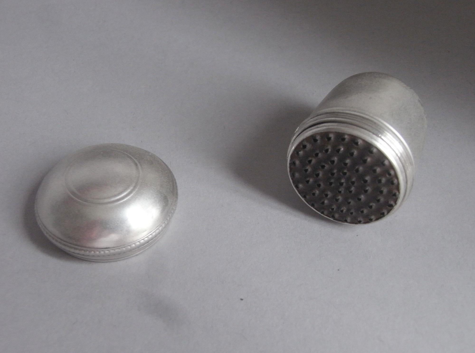 Pichet à noix d'acorn en argent ancien George II de Samuel Meriton, 1750 Excellent état - En vente à London, GB