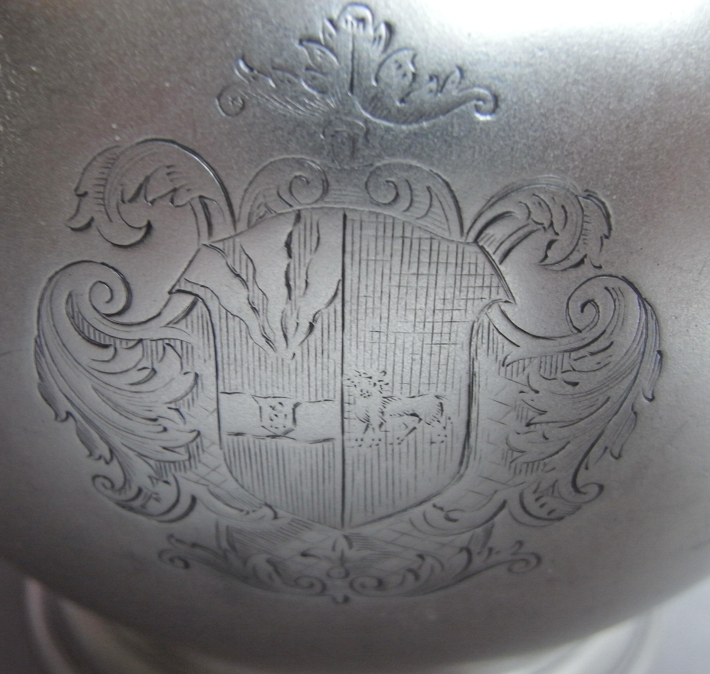 Bullet-Teekanne aus der Zeit Georgs II., hergestellt 1734 in London von John Swift (George II.) im Angebot