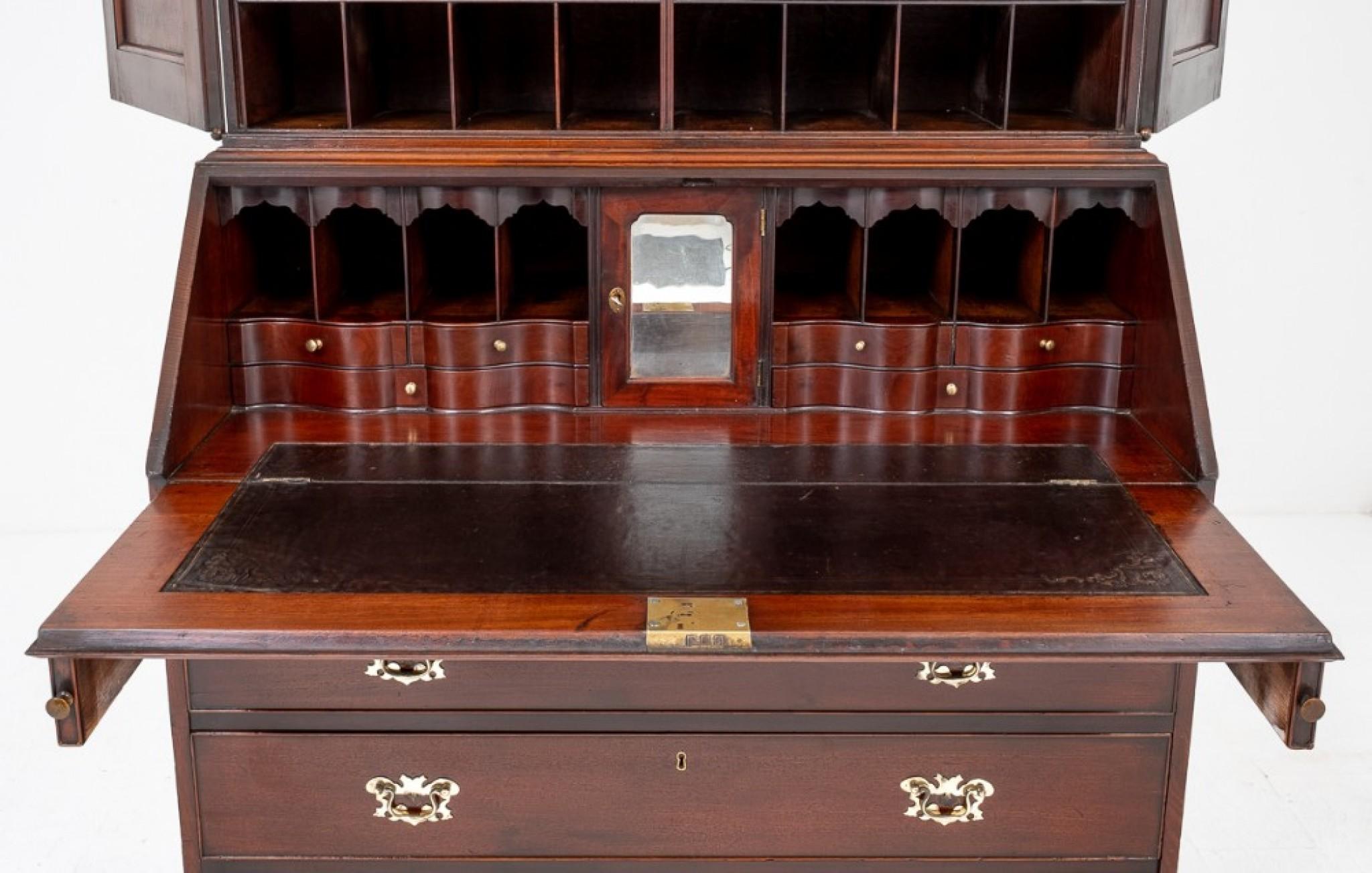 Fino al XVIII secolo Libreria Bureau George II - Mogano del XVIII secolo in vendita