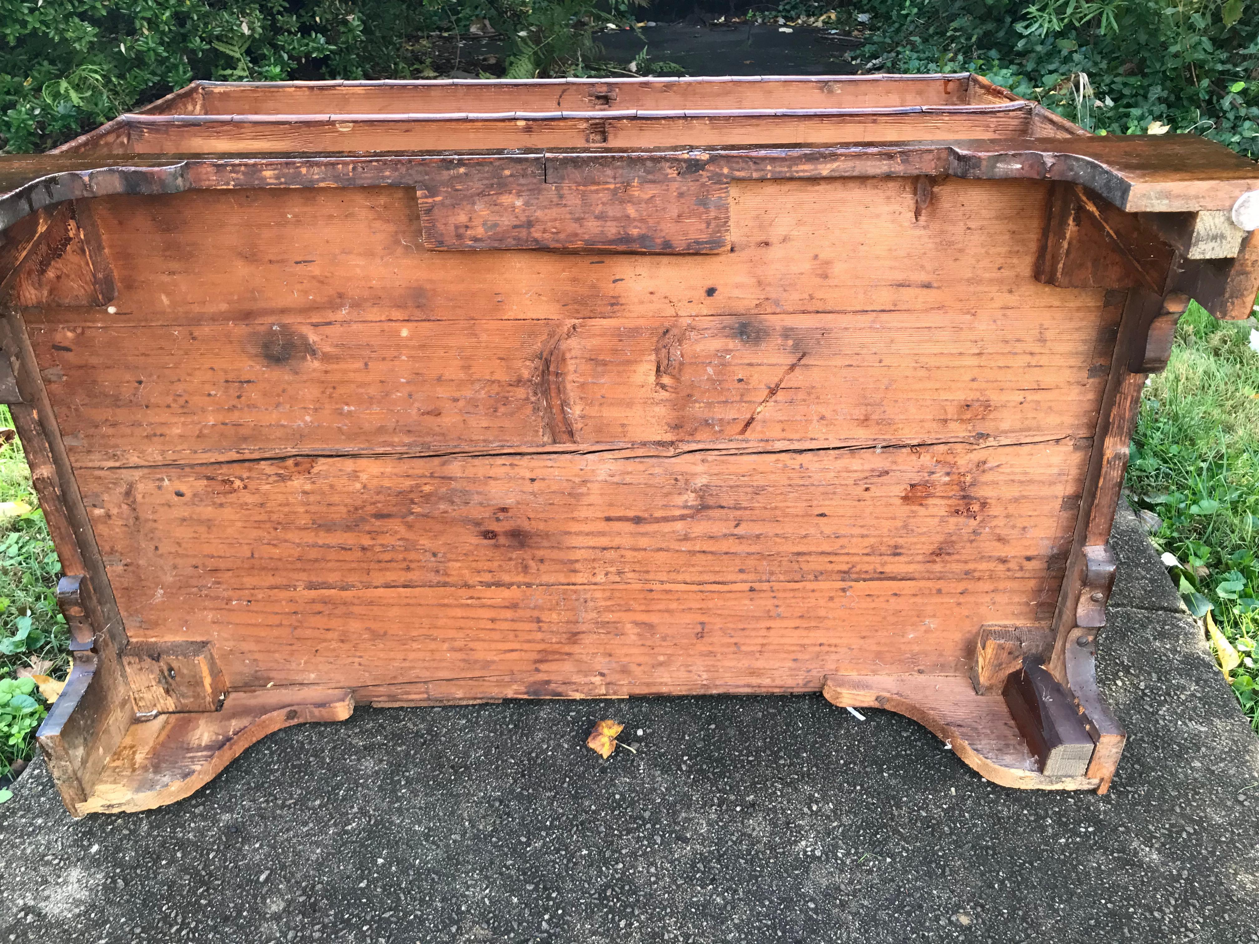 George II Burl Walnut Chest with Two Short Over Three Long Drawers 11