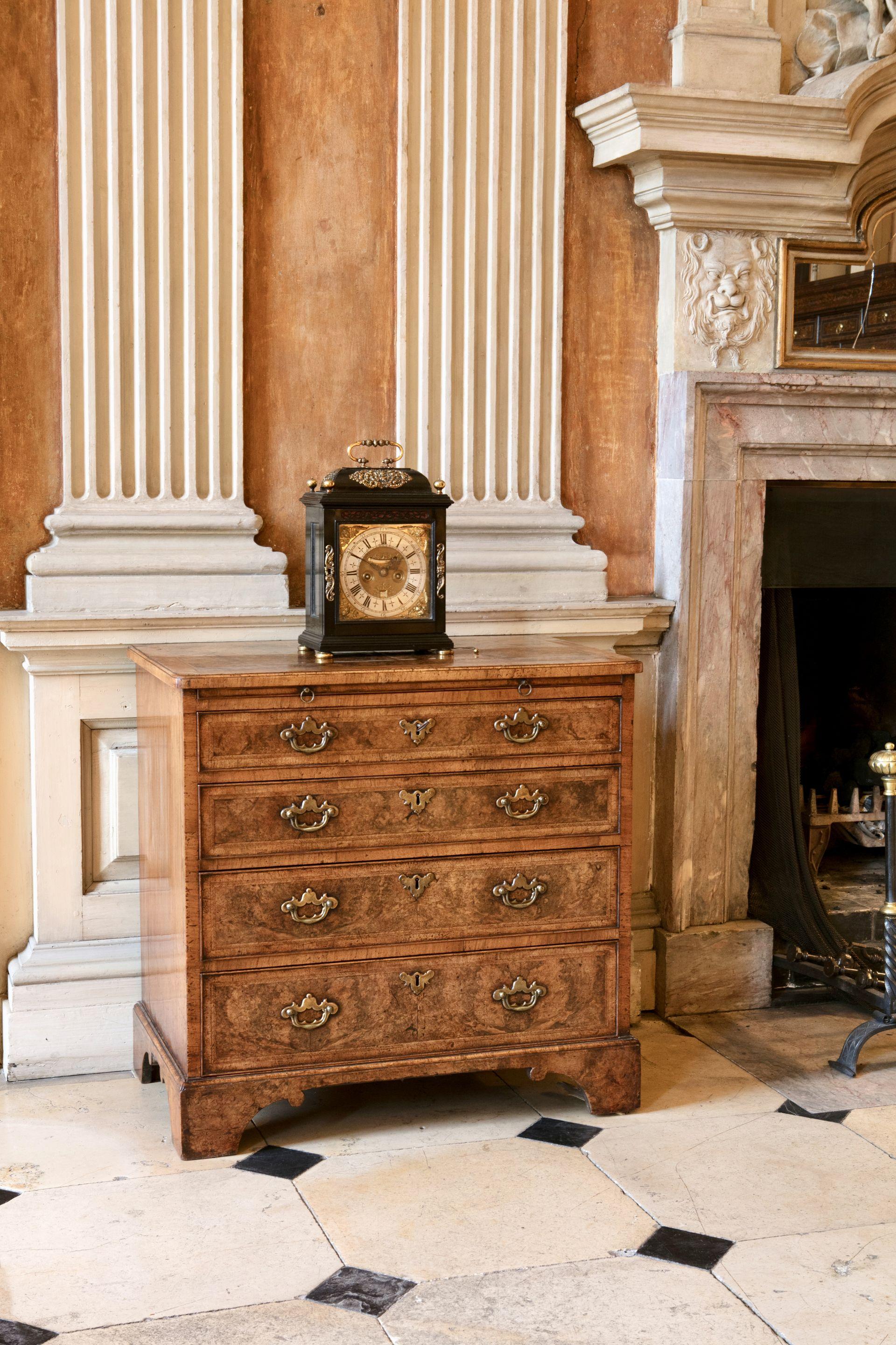 Important English furniture- George II burr walnut chest of drawers circa 1740-1750. This chest combines the very finest burr walnut veneers with the finest cabinetwork of the period.
The rectangular quarter veneered top has applied cross-grain