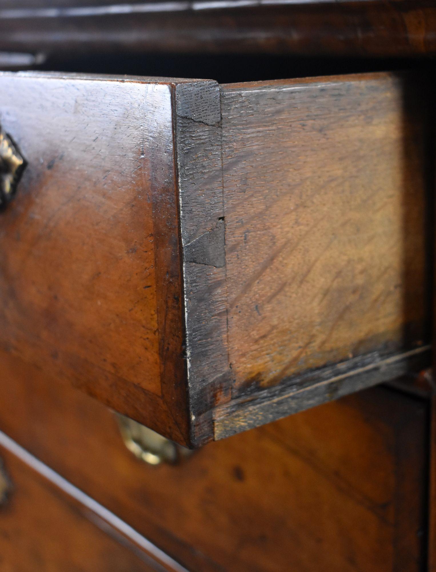 Cassapanca in radica di noce George II su cavalletto in vendita 5