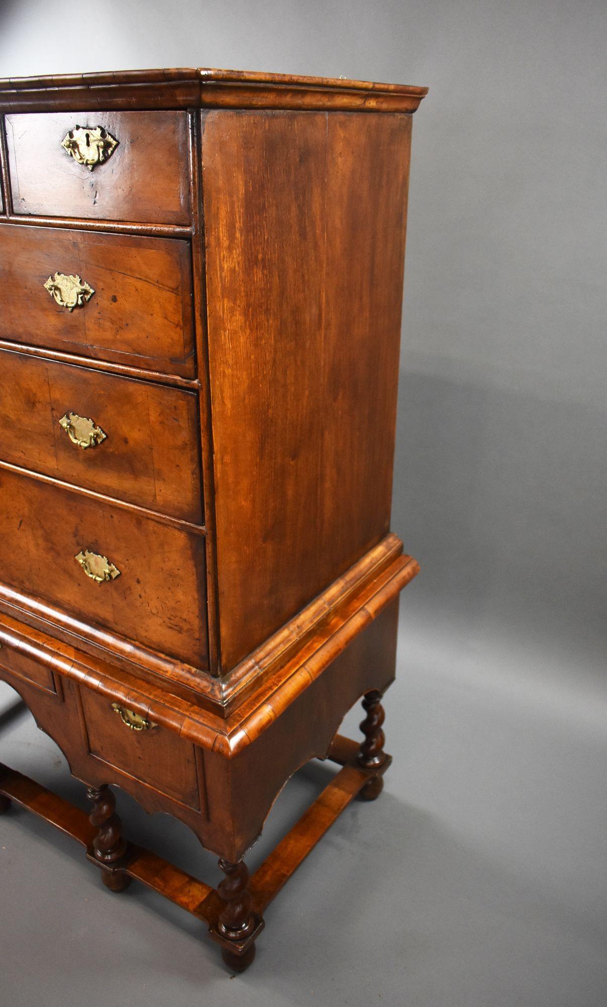 Noce Cassapanca in radica di noce George II su cavalletto in vendita