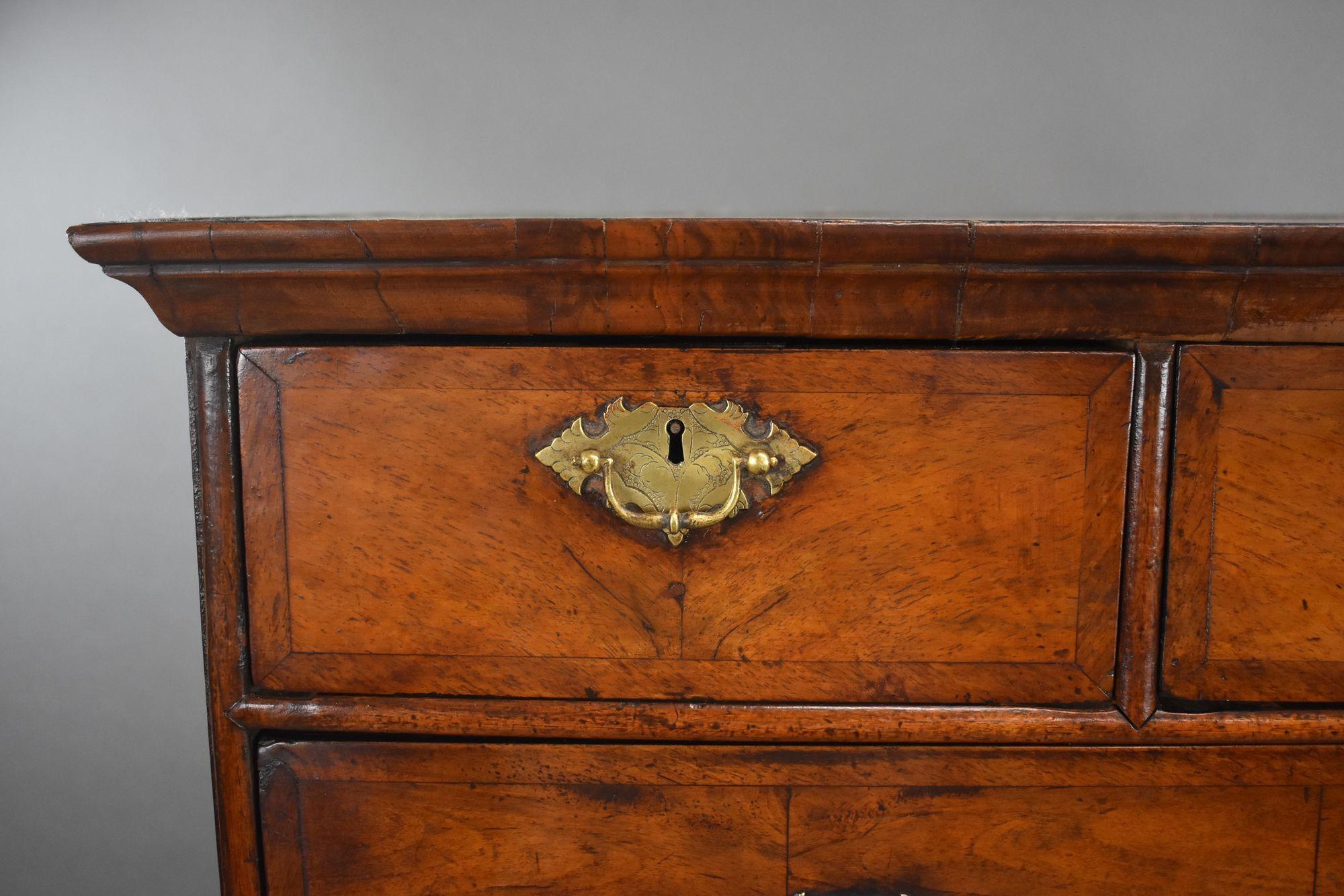 Cassapanca in radica di noce George II su cavalletto in vendita 3