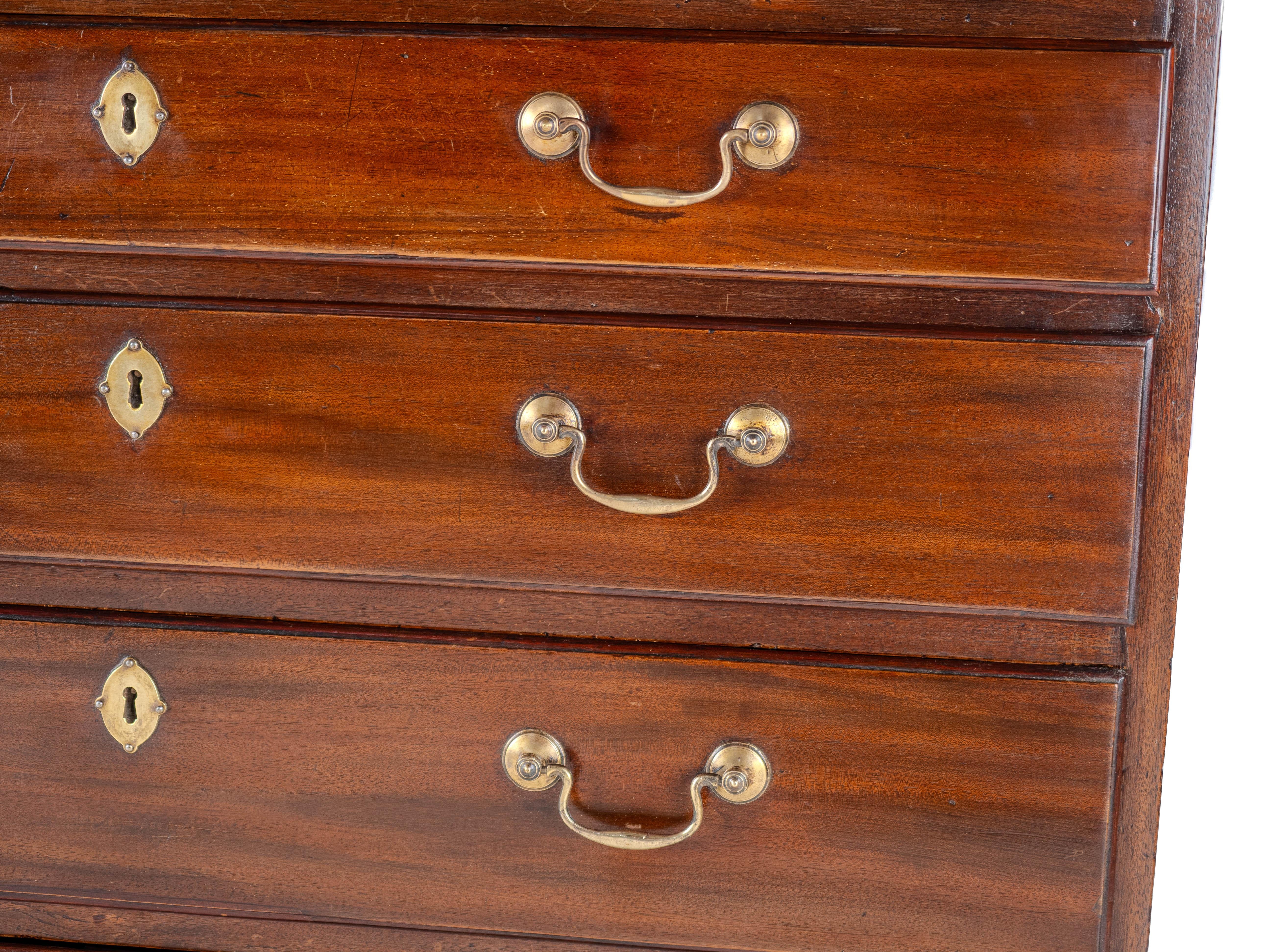 George II C18e Commode à tiroirs en acajou pour célibataires Slide à brossage de cuir C1750 en vente 8