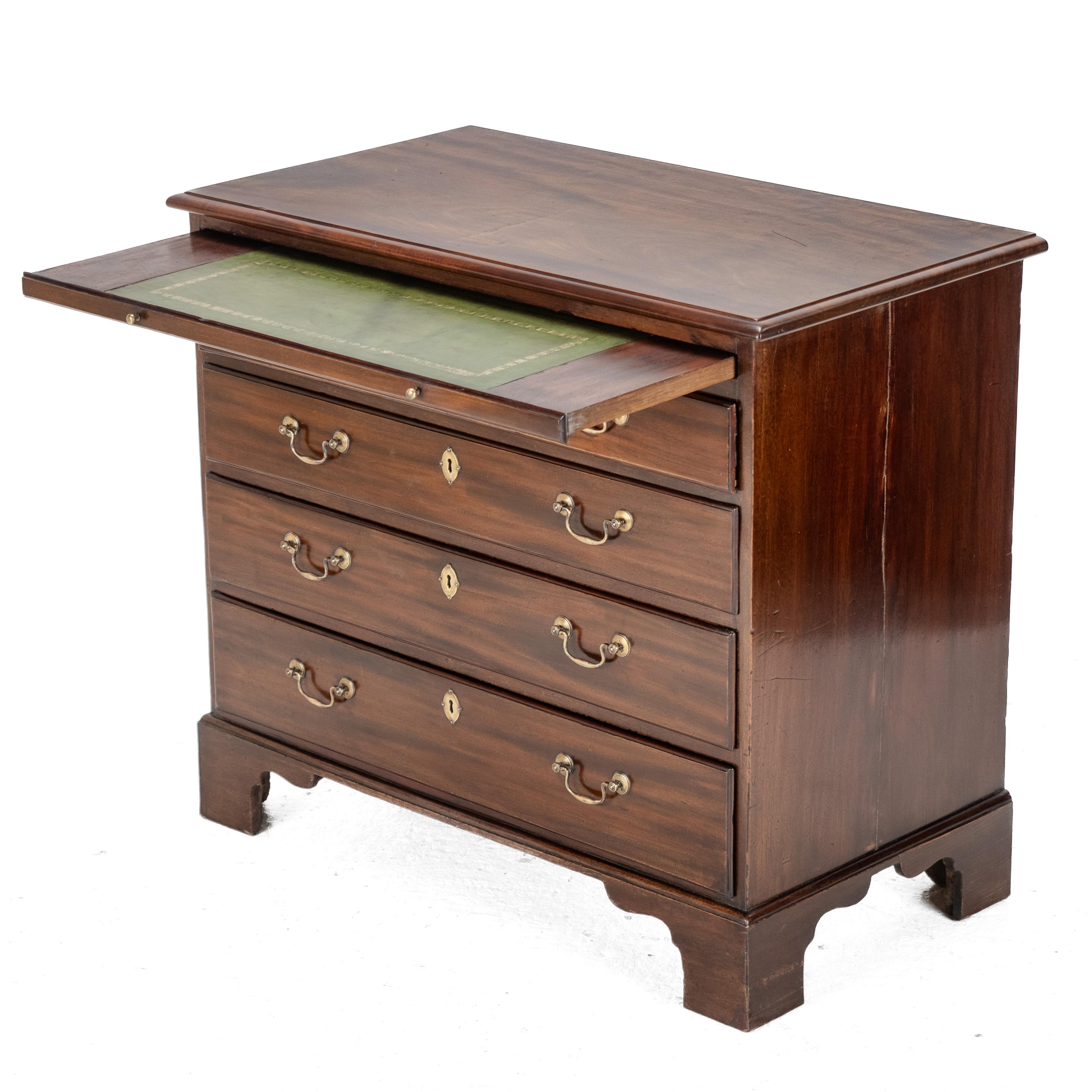 Mid-18th Century George II C18th Bachelors Mahogany Chest of Drawers Leather Brushing Slide c1750 For Sale