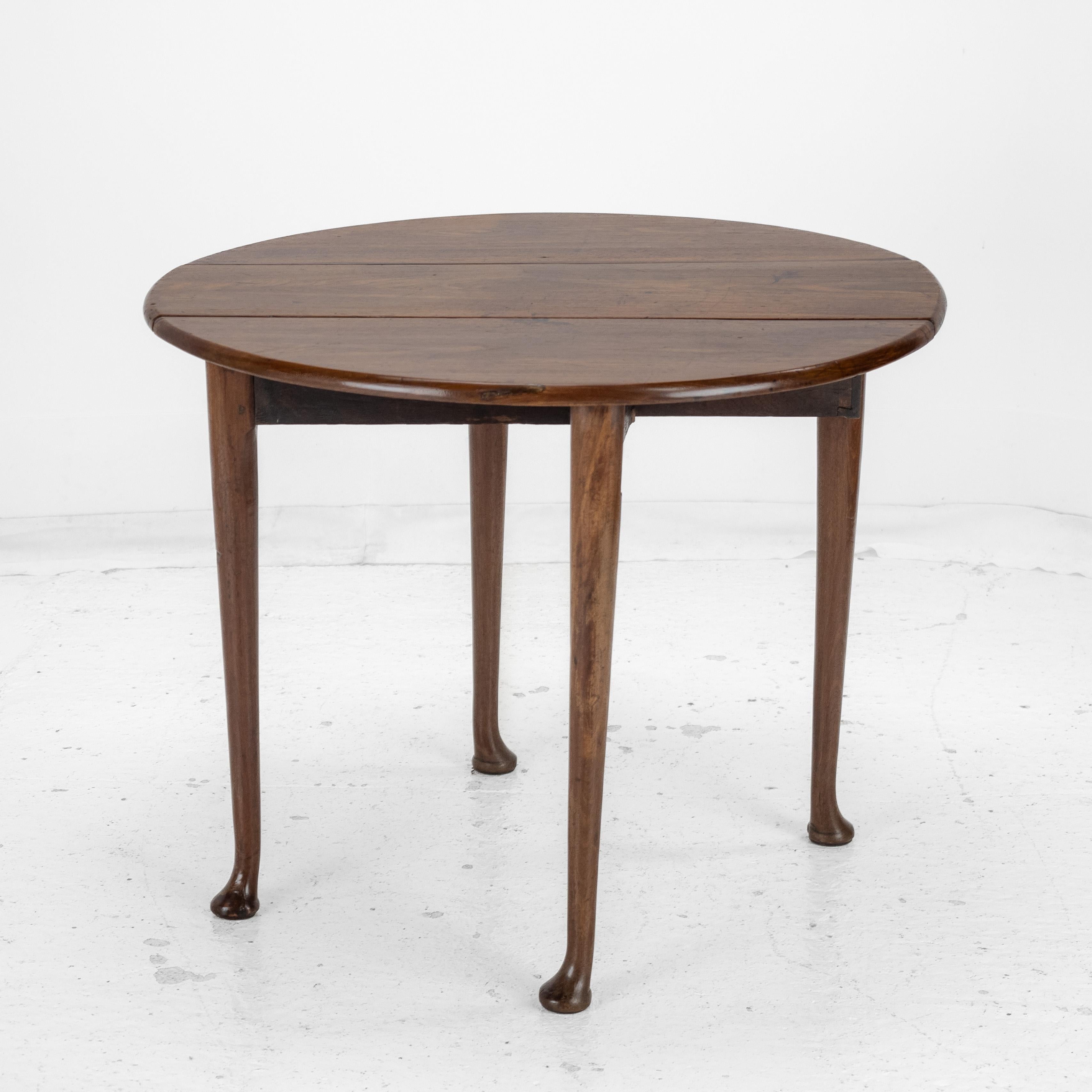 George II. ca. 18. Mahagoni Kleiner runder Tisch mit hängenden Blättern und Pad-Fuß, Beistelltisch 4