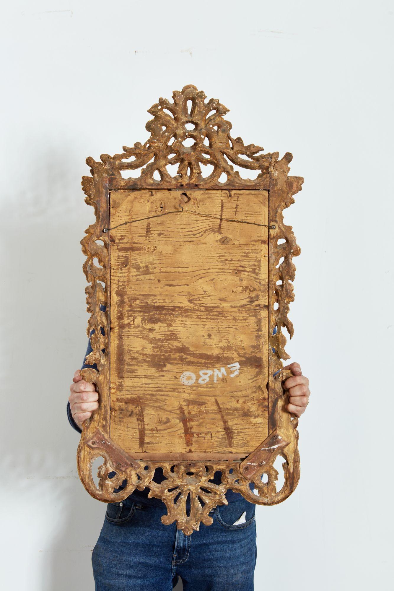 Miroir rococo sculpté et doré George II en vente 4