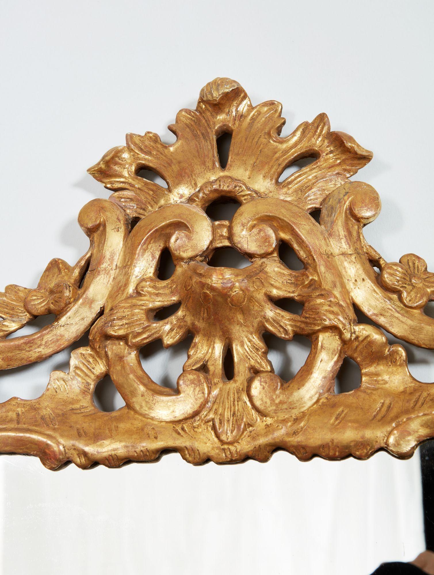 Anglais Miroir rococo sculpté et doré George II en vente