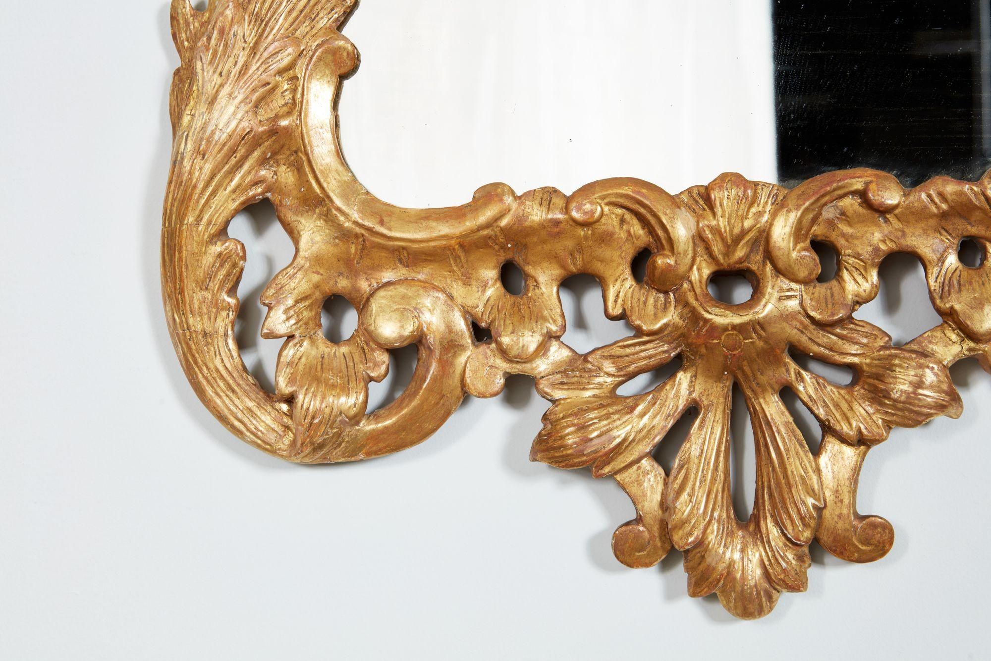 Miroir rococo sculpté et doré George II Bon état - En vente à Greenwich, CT