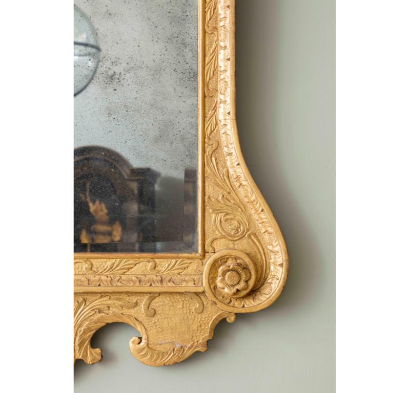 Sculpté Miroir d'embarcadère George II en bois doré sculpté en vente