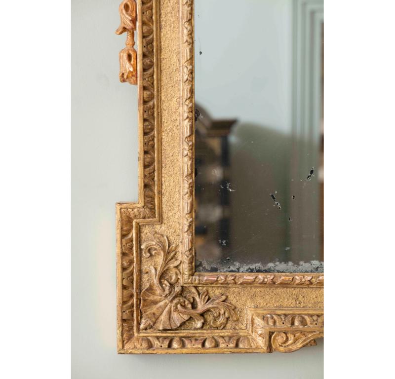 Sculpté Miroir d'embarcadère George II en bois doré sculpté de forme palladienne en vente