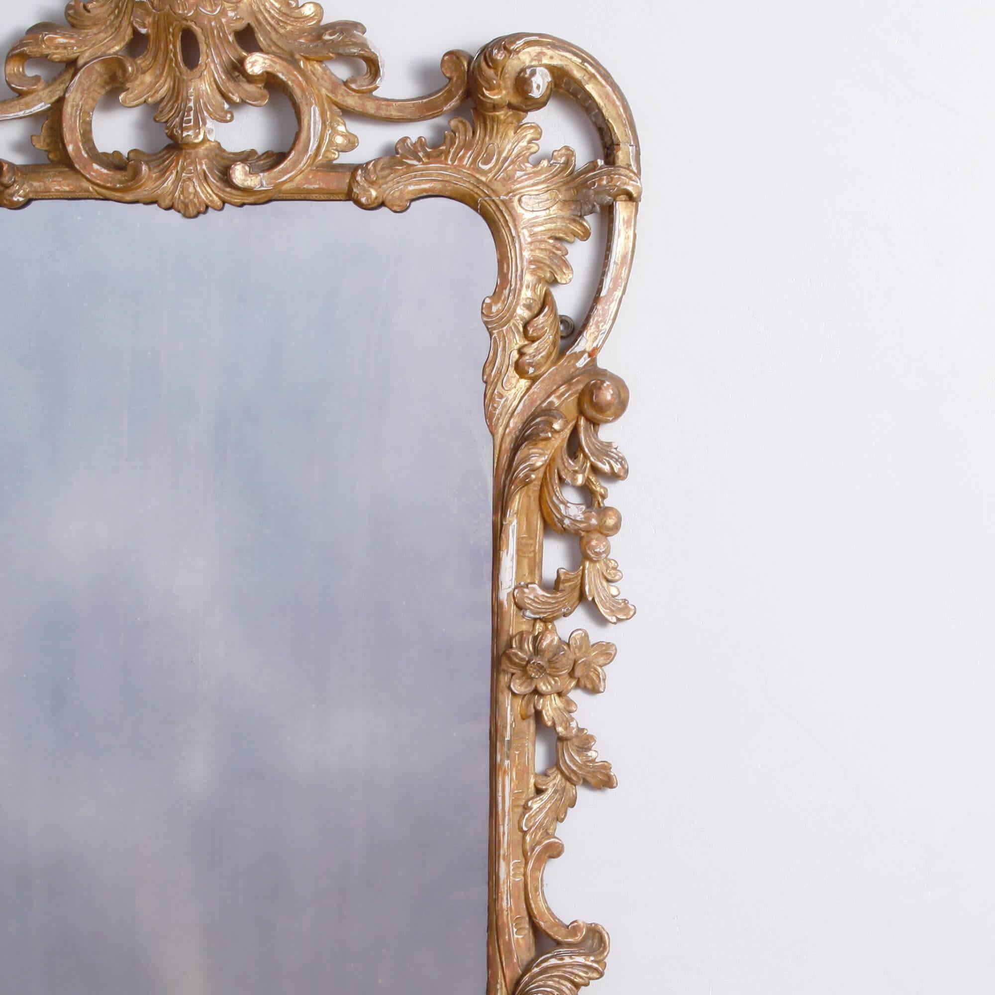 Sculpté à la main Miroir rococo en bois doré sculpté George II en vente