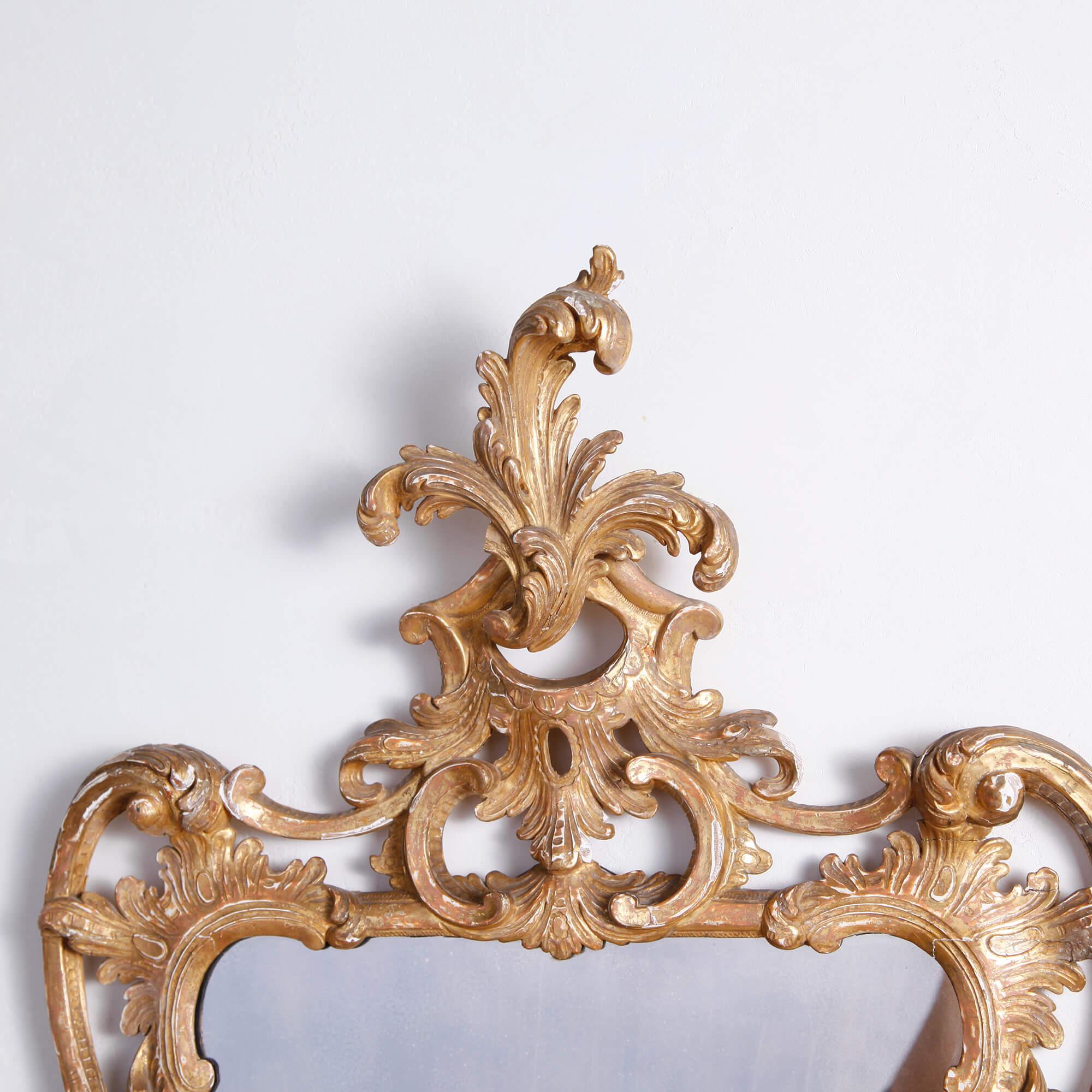 Miroir rococo en bois doré sculpté George II Bon état - En vente à Long Island City, NY