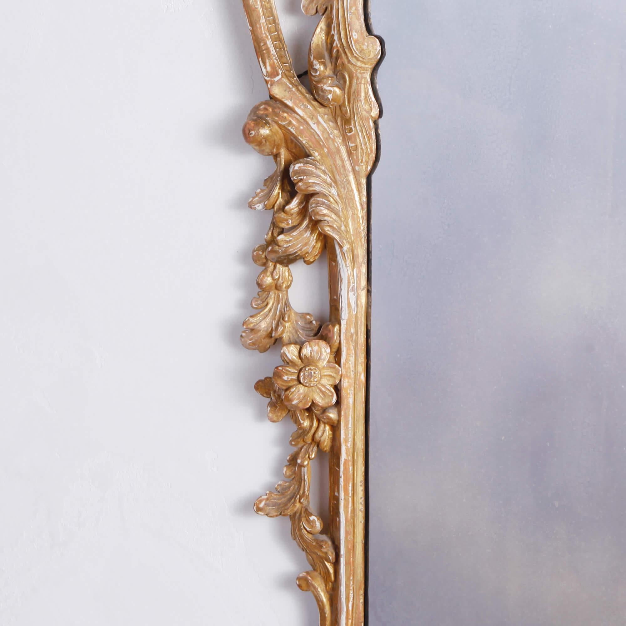 XVIIIe siècle Miroir rococo en bois doré sculpté George II en vente