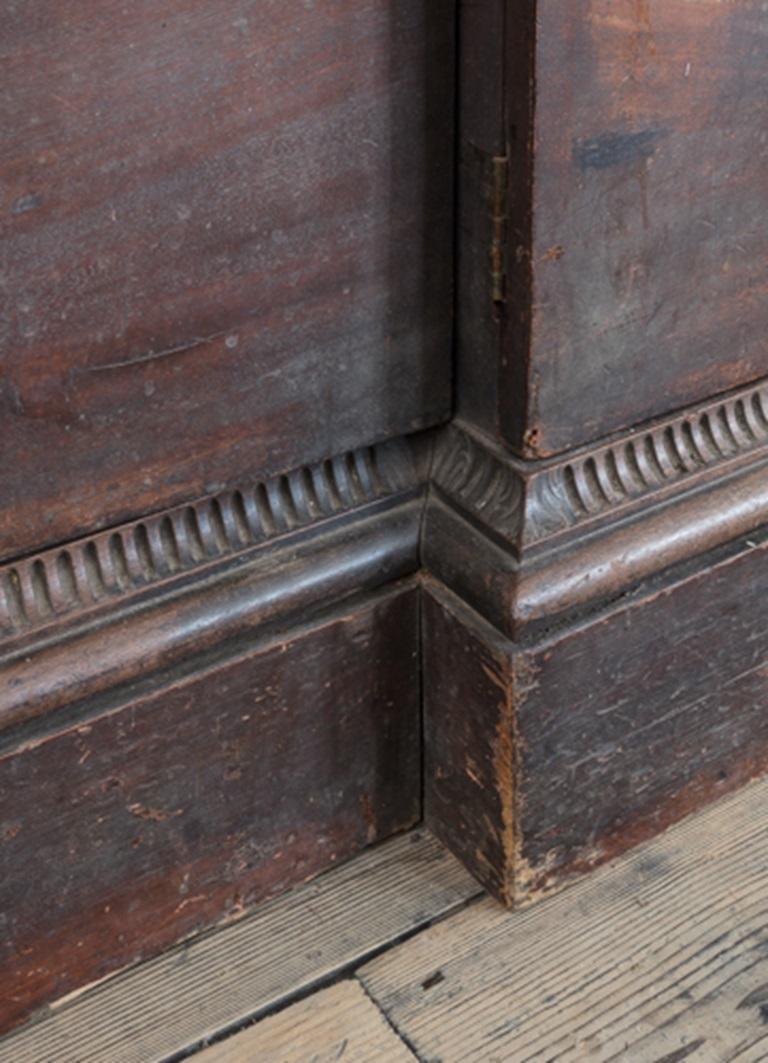 George II Carved Mahogany Breakfront Library Cabinet of Architectural Form In Good Condition For Sale In London, GB