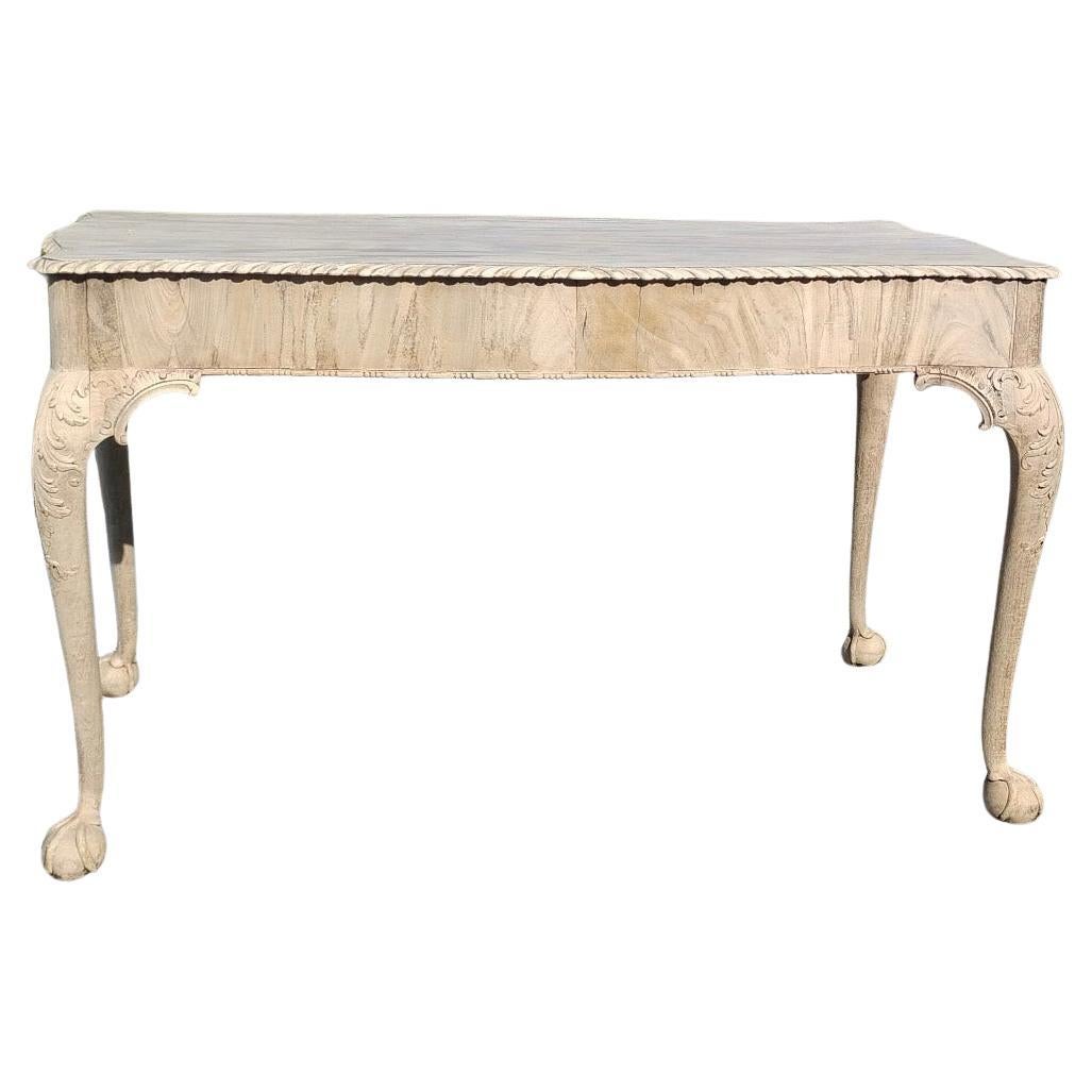 20ième siècle Table de bibliothèque George II en finition acajou blanchi en vente