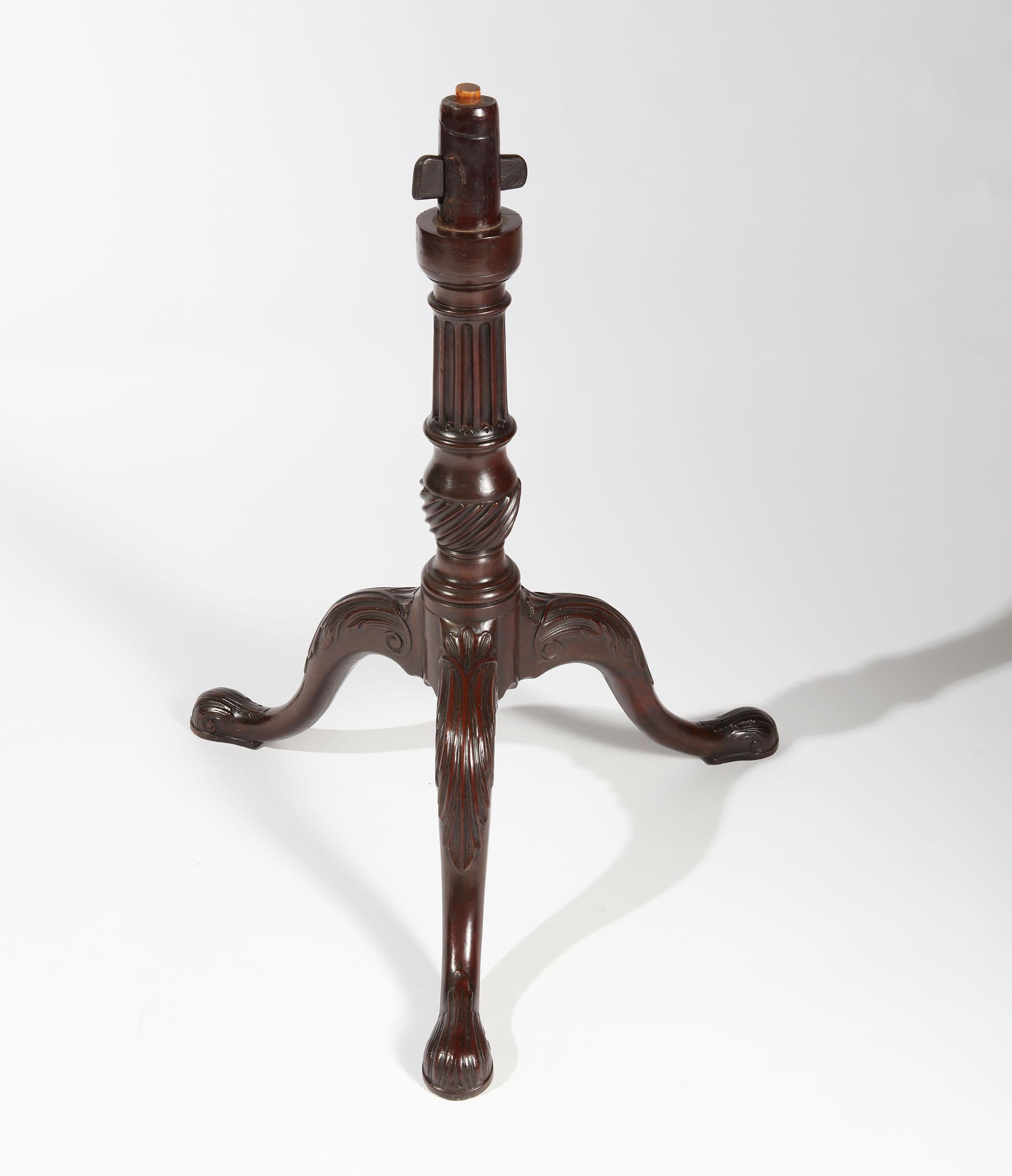 George II Chippendale Mahogany Tripod Table In Good Condition For Sale In London, by appointment only