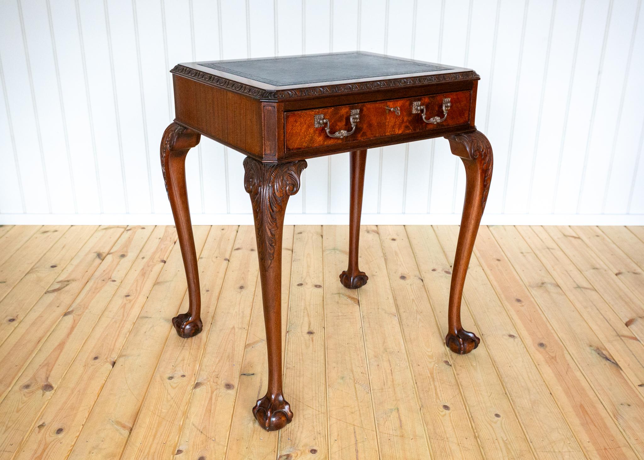 George II Chippendale Style Desk Mahogany Leather Top Antique Console Side Table in vendita 3