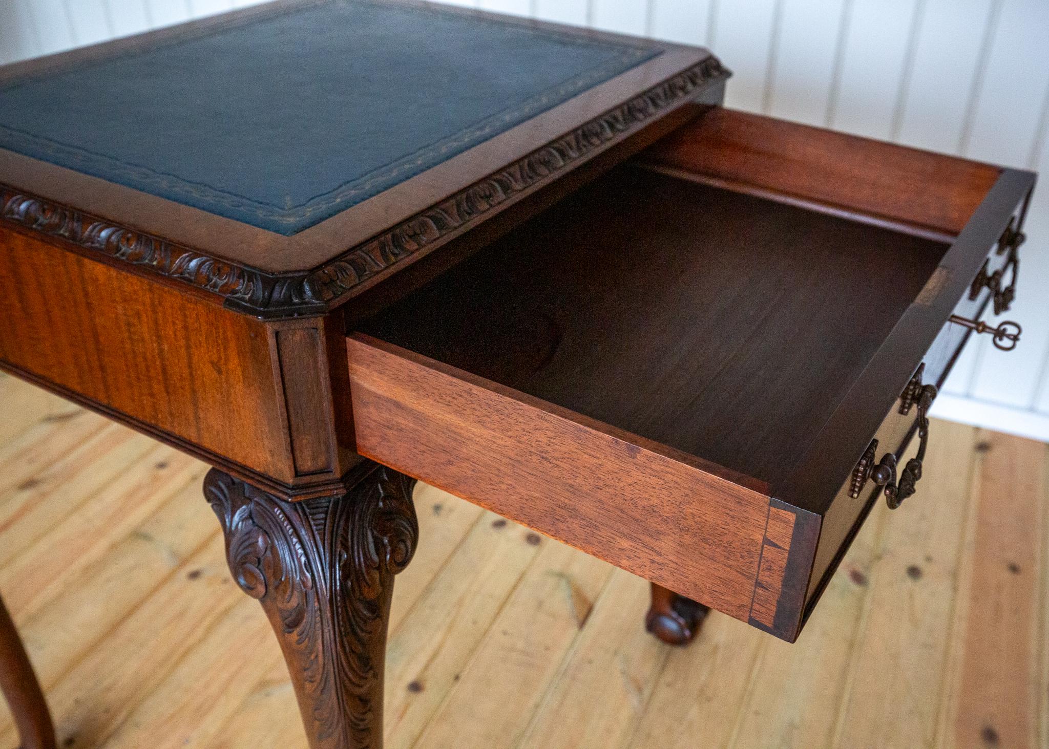 George II Chippendale Style Desk Mahogany Leather Top Antique Console Side Table in vendita 5
