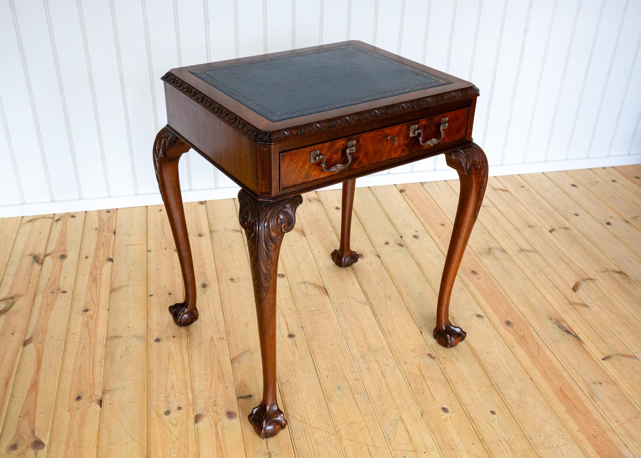 George II Chippendale Style Desk Mahogany Leather Top Antique Console Side Table in vendita 7