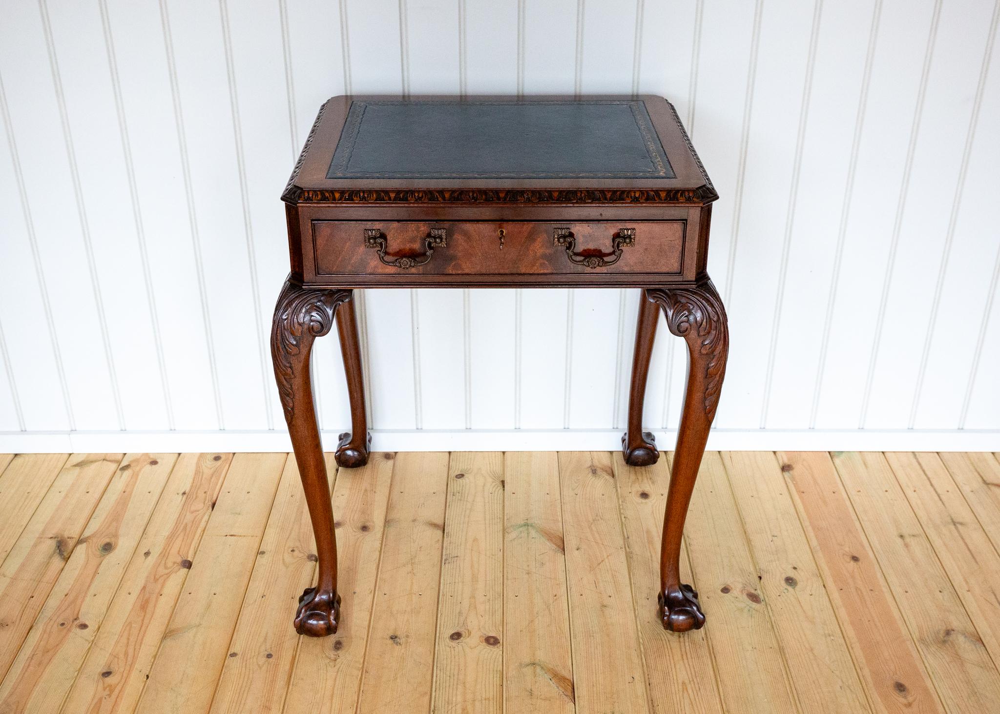 George II Chippendale Style Desk Mahogany Leather Top Antique Console Side Table in vendita 9