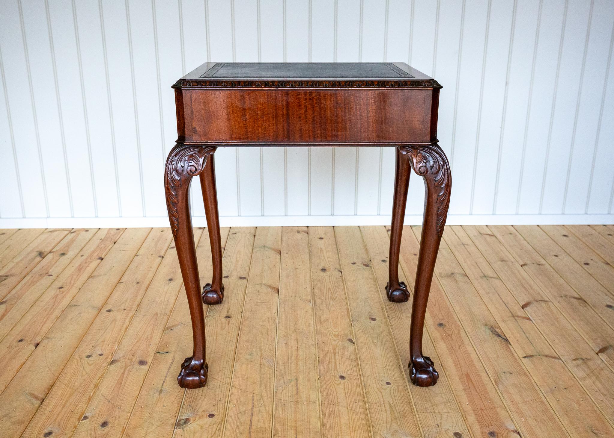 George II Chippendale Style Desk Mahogany Leather Top Antique Console Side Table in vendita 11