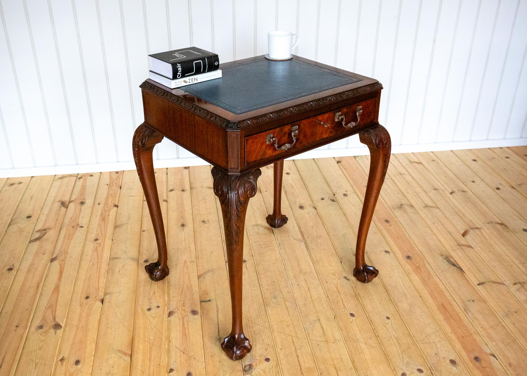 Intagliato George II Chippendale Style Desk Mahogany Leather Top Antique Console Side Table in vendita