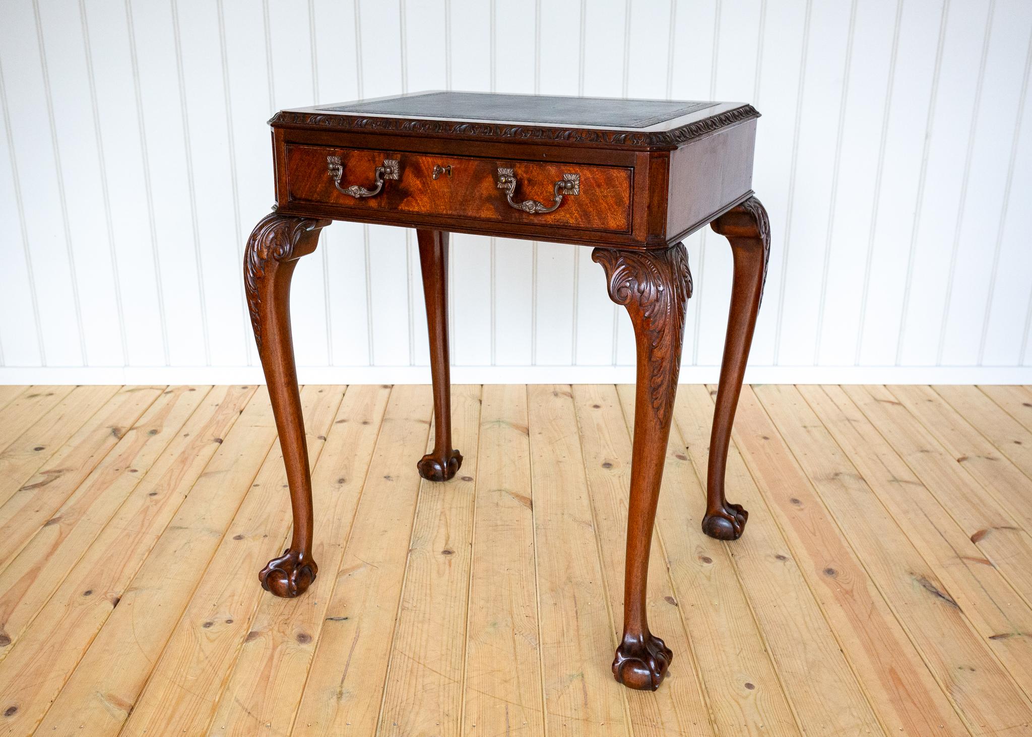 George II Chippendale Style Desk Mahogany Leather Top Antique Console Side Table In condizioni buone in vendita a London, GB