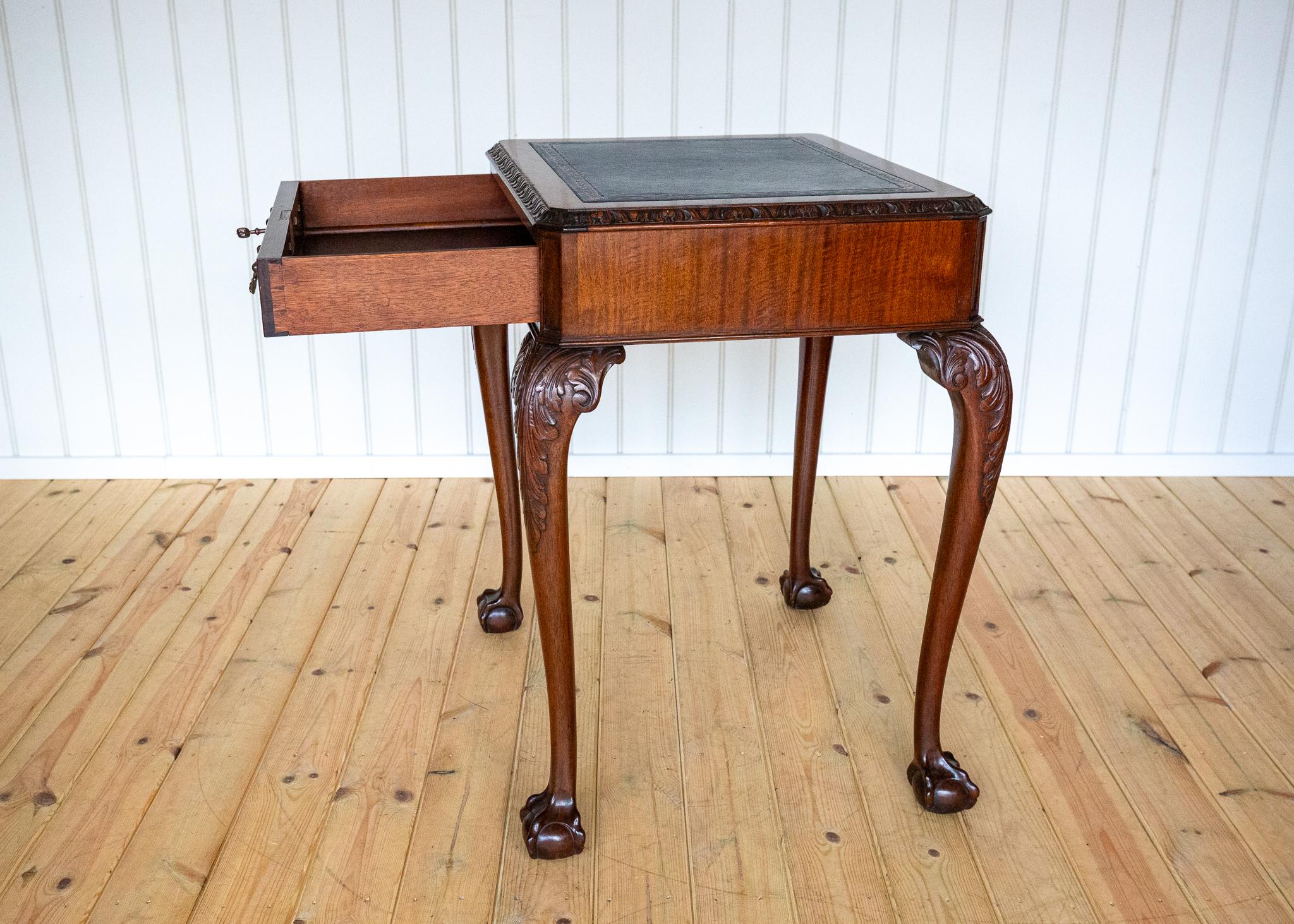 George II Chippendale Style Desk Mahogany Leather Top Antique Console Side Table in vendita 1
