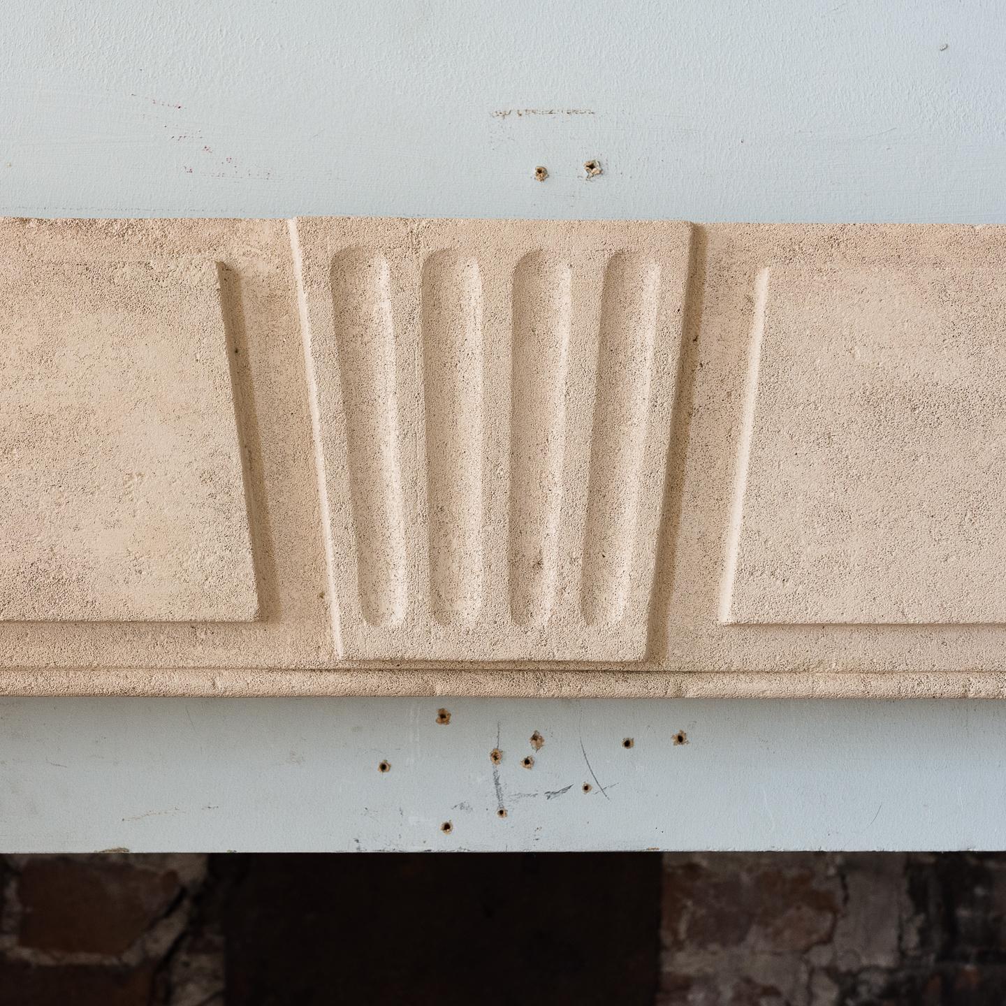 George II Clipsham Stone Fire Surround In Good Condition For Sale In London, GB