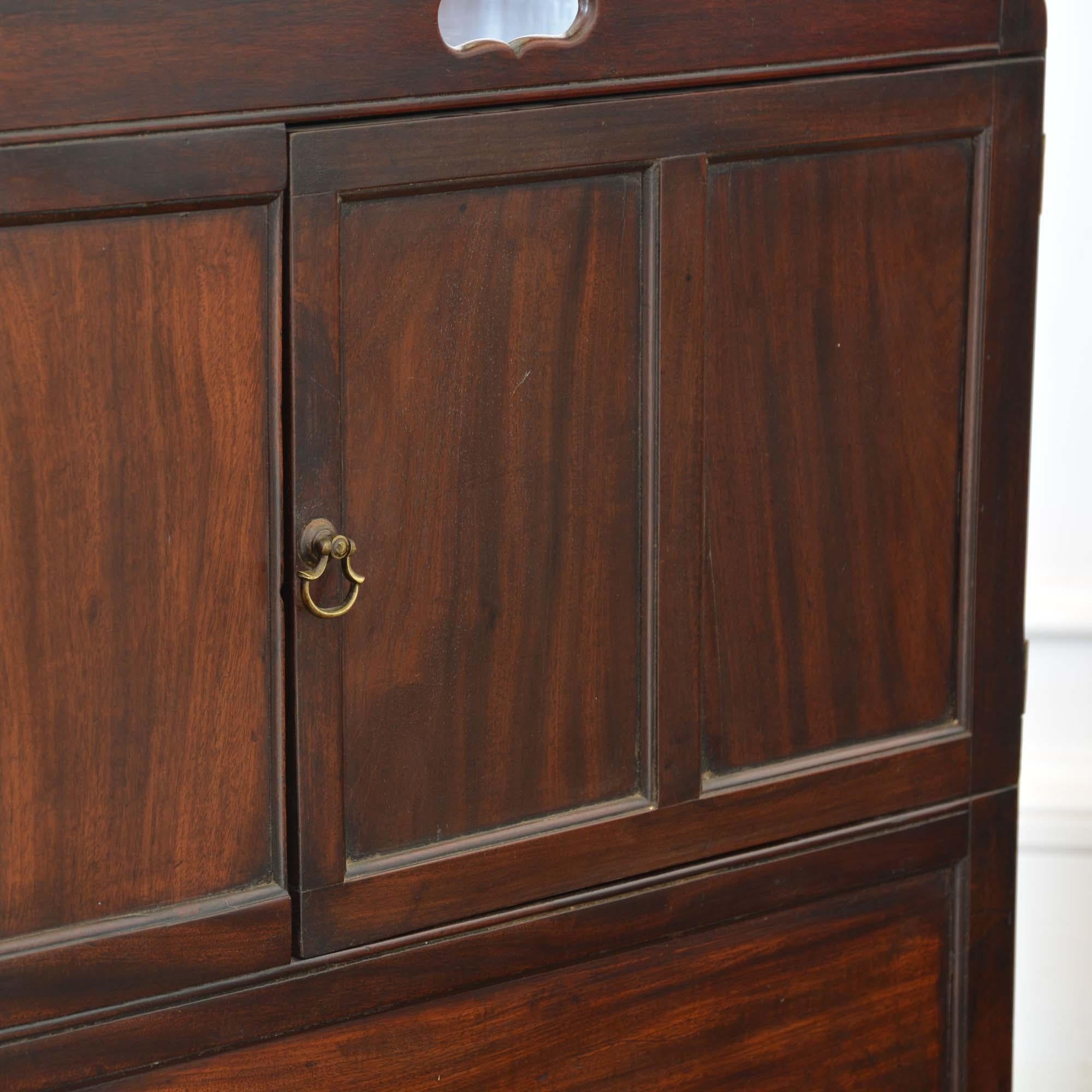 George II concave mahogany commode For Sale 13