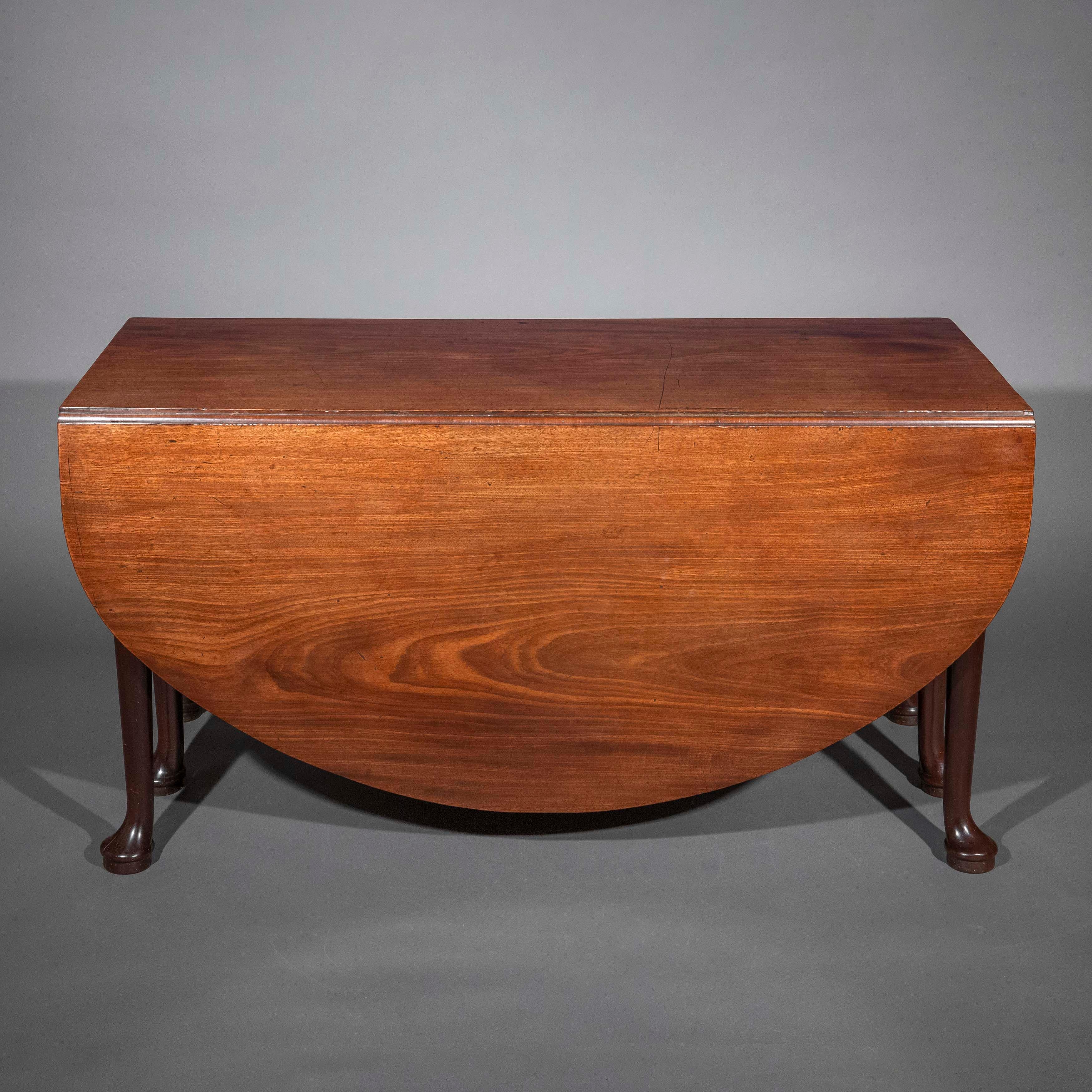 English 18th Century George II Drop-Leaf Dining Table For Sale