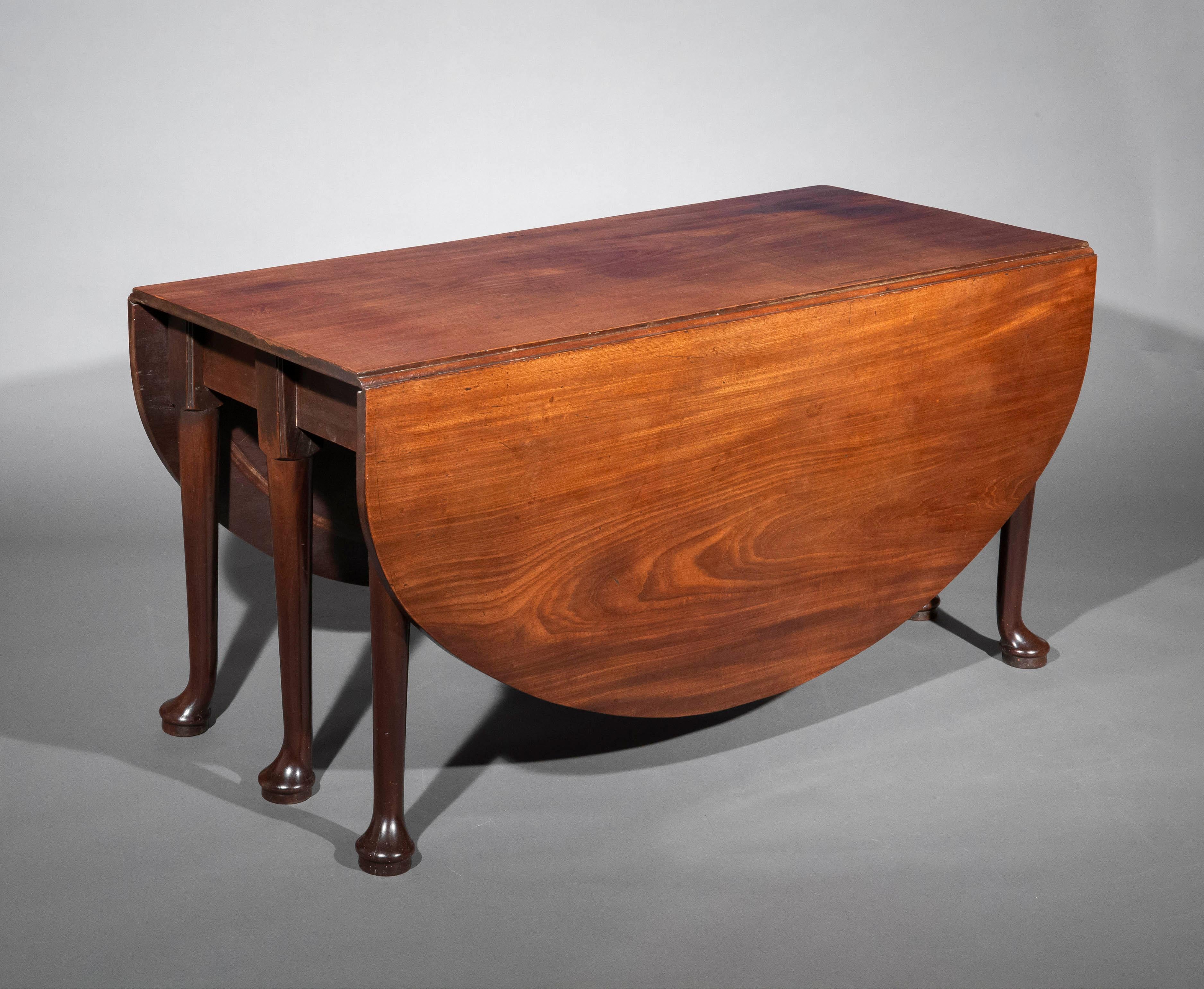 Wood 18th Century George II Drop-Leaf Dining Table For Sale