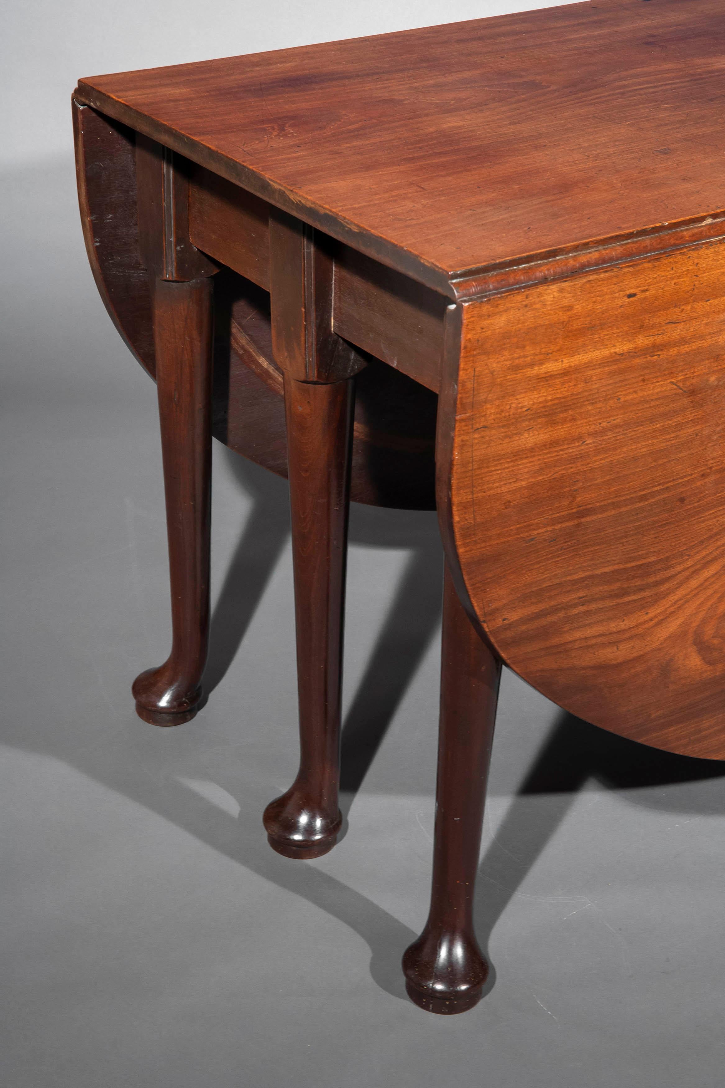 18th Century George II Drop-Leaf Dining Table For Sale 1