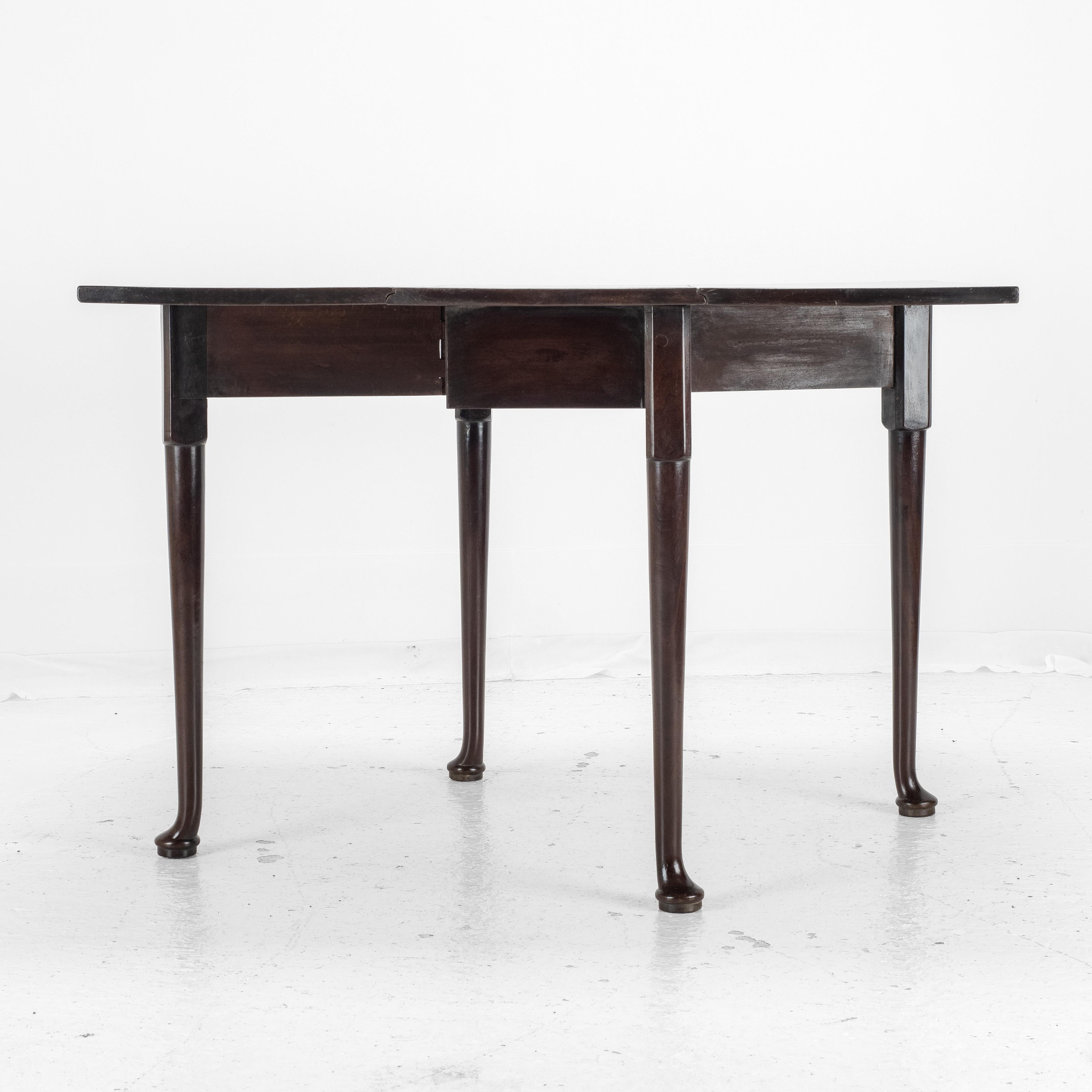 Mesa de Comedor de Caoba Jorge II con Pequeña Hoja Caída y Pie Acolchado c1740 (Georgian Side) en venta 8