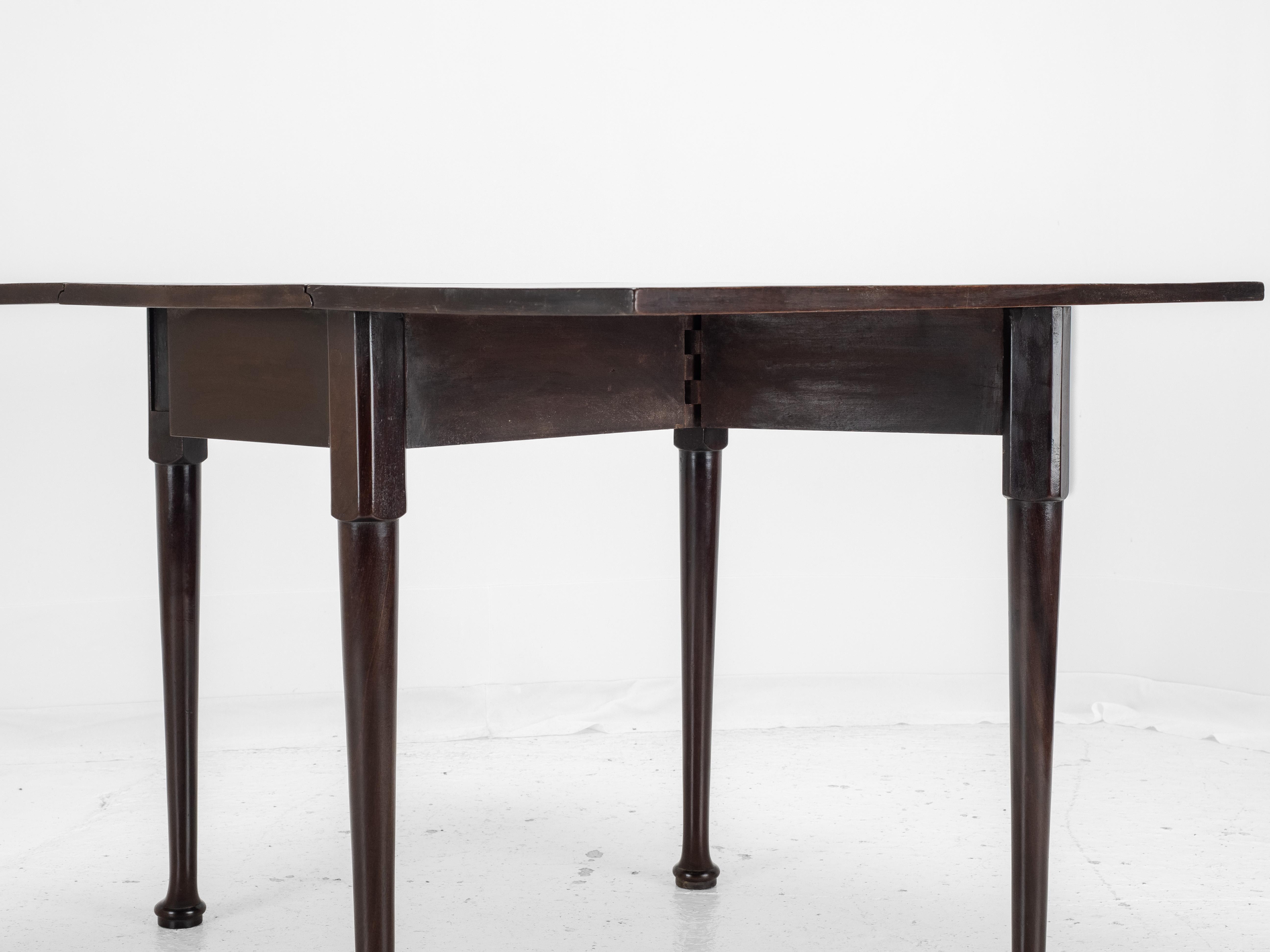 Mesa de Comedor de Caoba Jorge II con Pequeña Hoja Caída y Pie Acolchado c1740 (Georgian Side) en venta 10